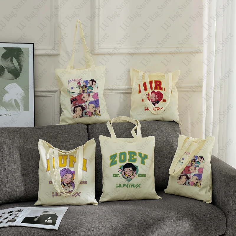 

Kpop Collectible Gift Set Huntrix Tote Bag, Triple Character Heart Badges with EST 2025, Lightweight Shoulder Bag for K-pop Fans