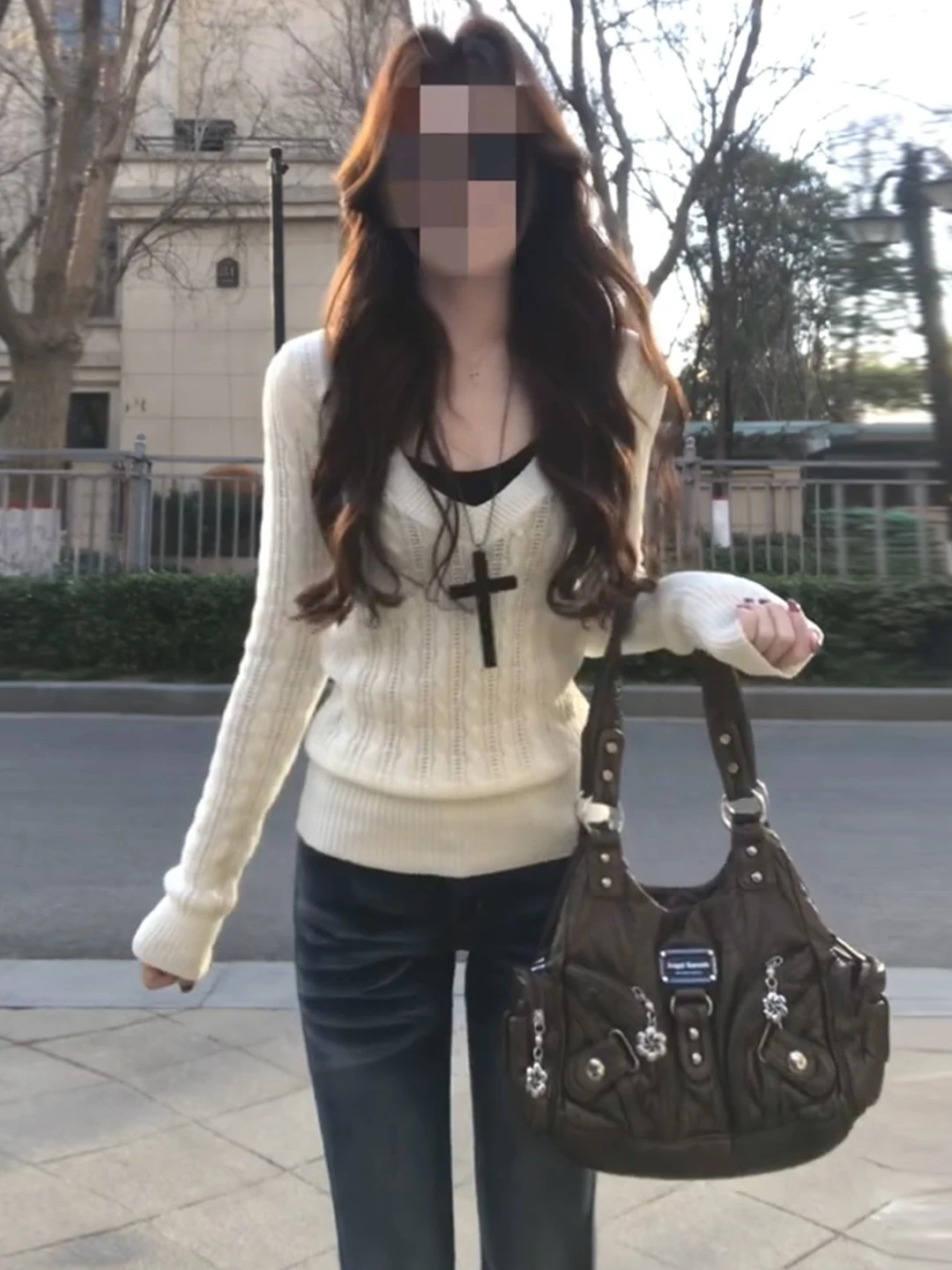 

White V-Ne Twisted Long Sve Knitted Sweater Women's Overhead Spring Korean Sle Lazy Aosphere Inner Wear Base Top