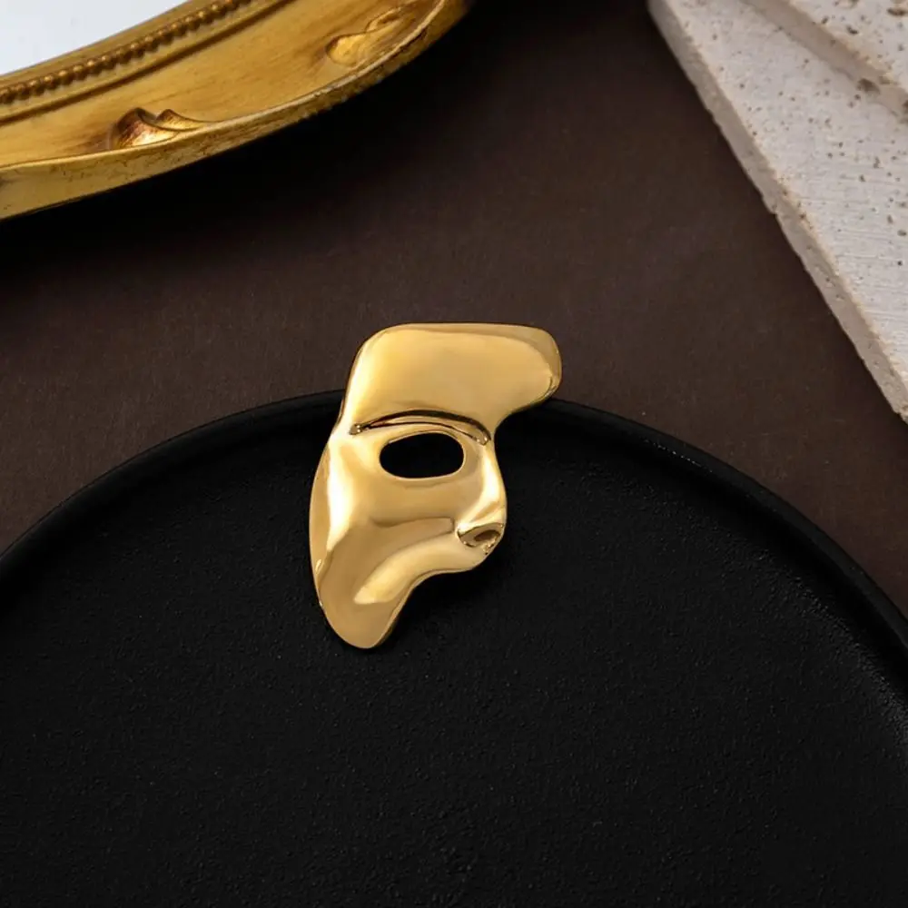 Hip Hop Half Face Brooches Abstract Personality Mask Lapel Pin For Men Women Party Clothes Decoration Accessories