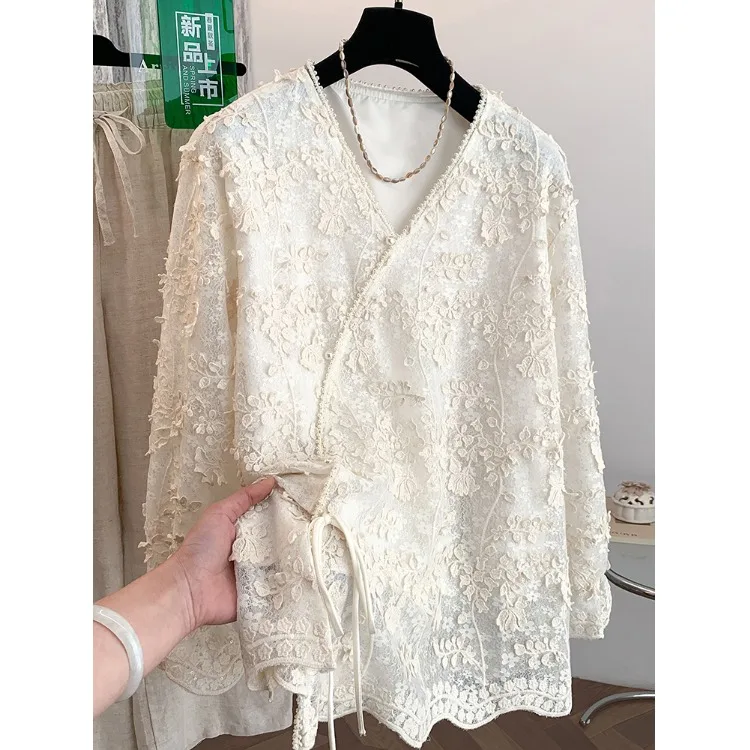 

Новая весенняя коллекция 2026: Женская роскошная блузка свободного кроя с V-образным вырезом, кружевом и длинными рукавами-фонариками для офиса и повседневной носки