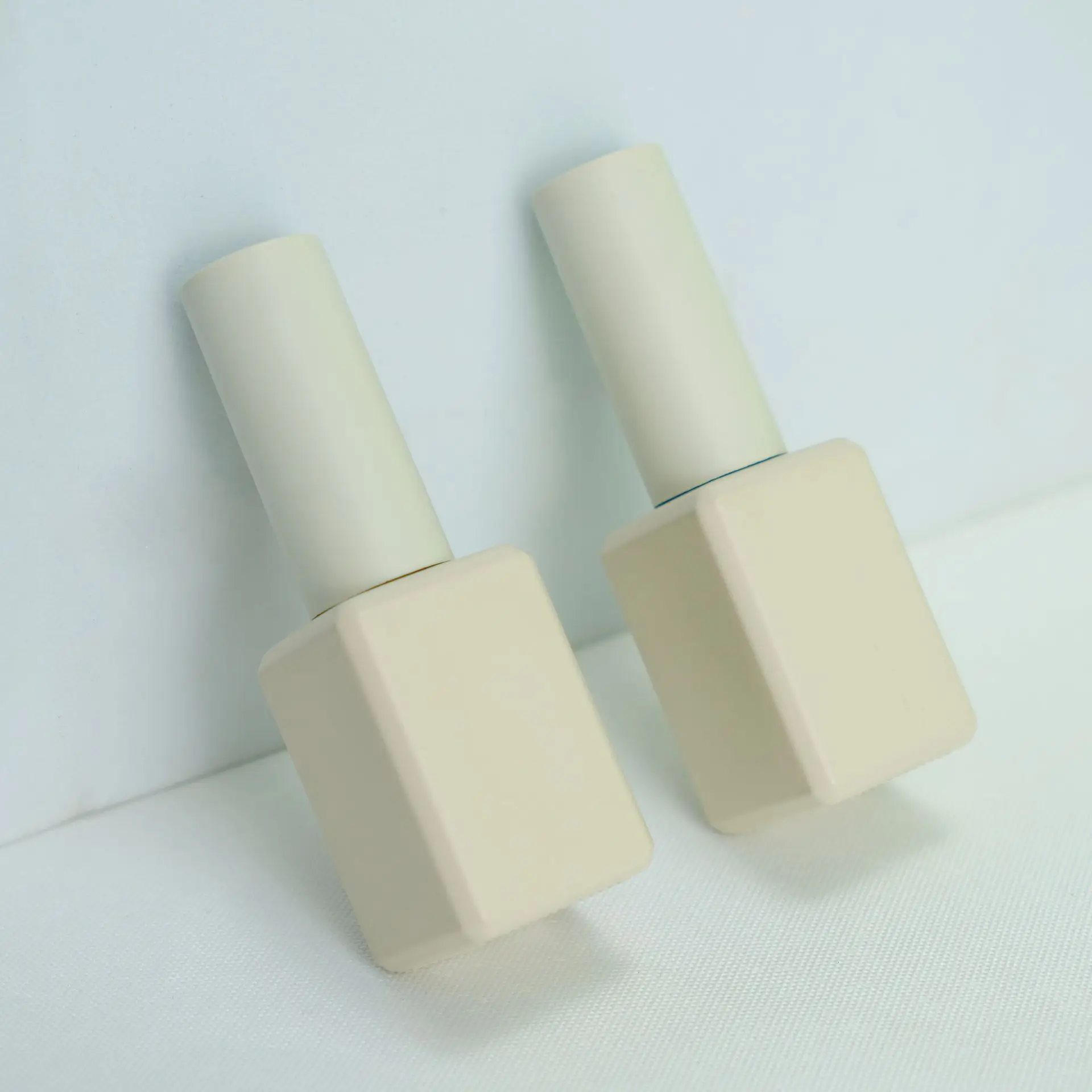 زجاجة طلاء أظافر بيج سعة 15 مل مع فرشاة حاوية زجاجية فارغة لزجاجة جل الأظافر القابلة لإعادة الملء