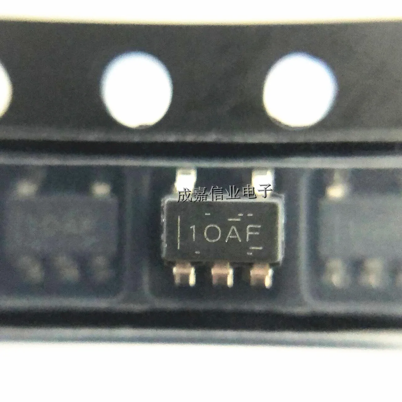 

10pcs/Lot TLV9061IDBVR SOT-23-5 MARKING;1OAF Operational Amplifiers - Op Amps Industry's smallest 10MHz, RRIO, 1.8V-5.5V