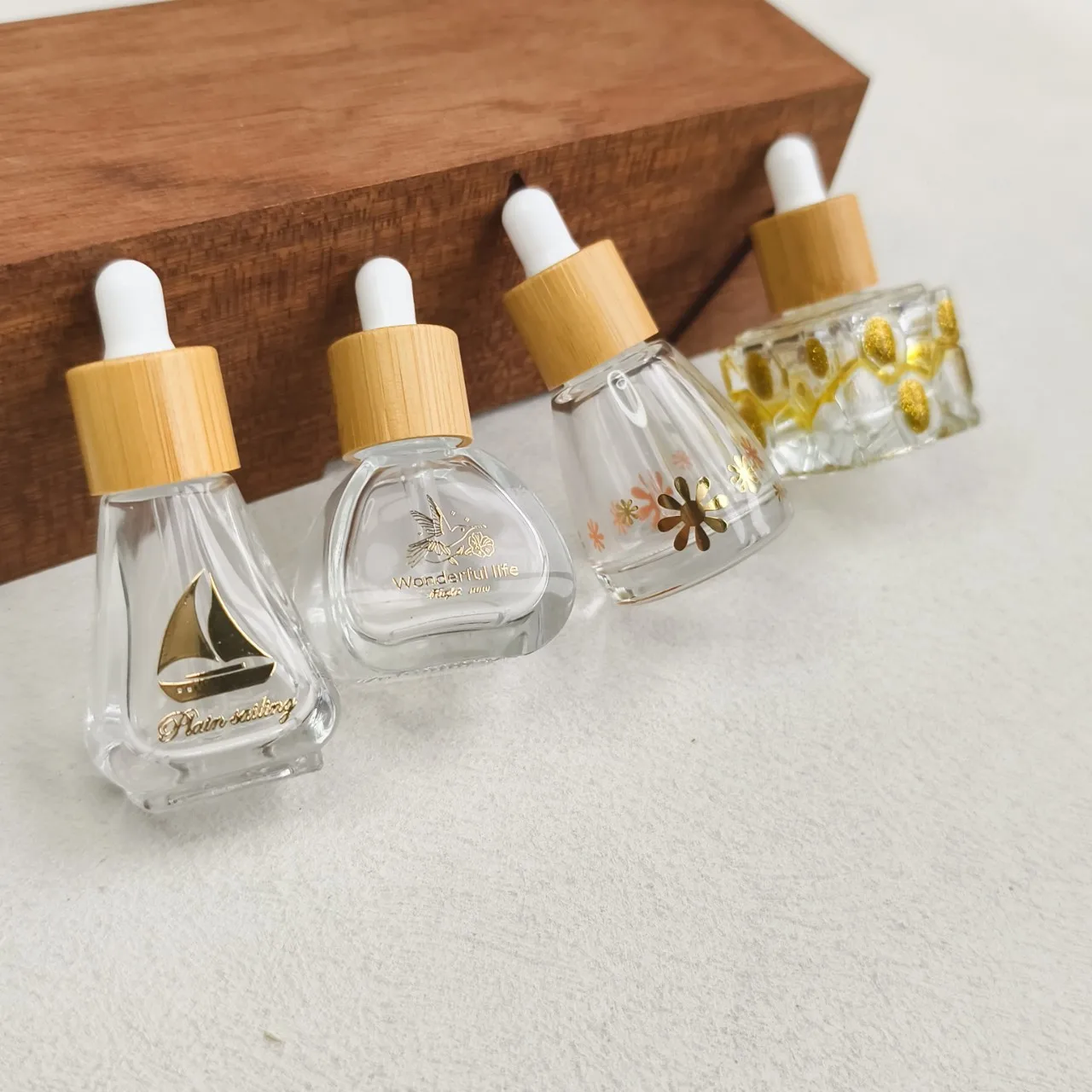 Bottiglia contagocce in vetro con tappo in bambù Confezione cosmetica fai-da-te per saloni di bellezza Bottiglia erogatrice di liquidi per oli essenziali