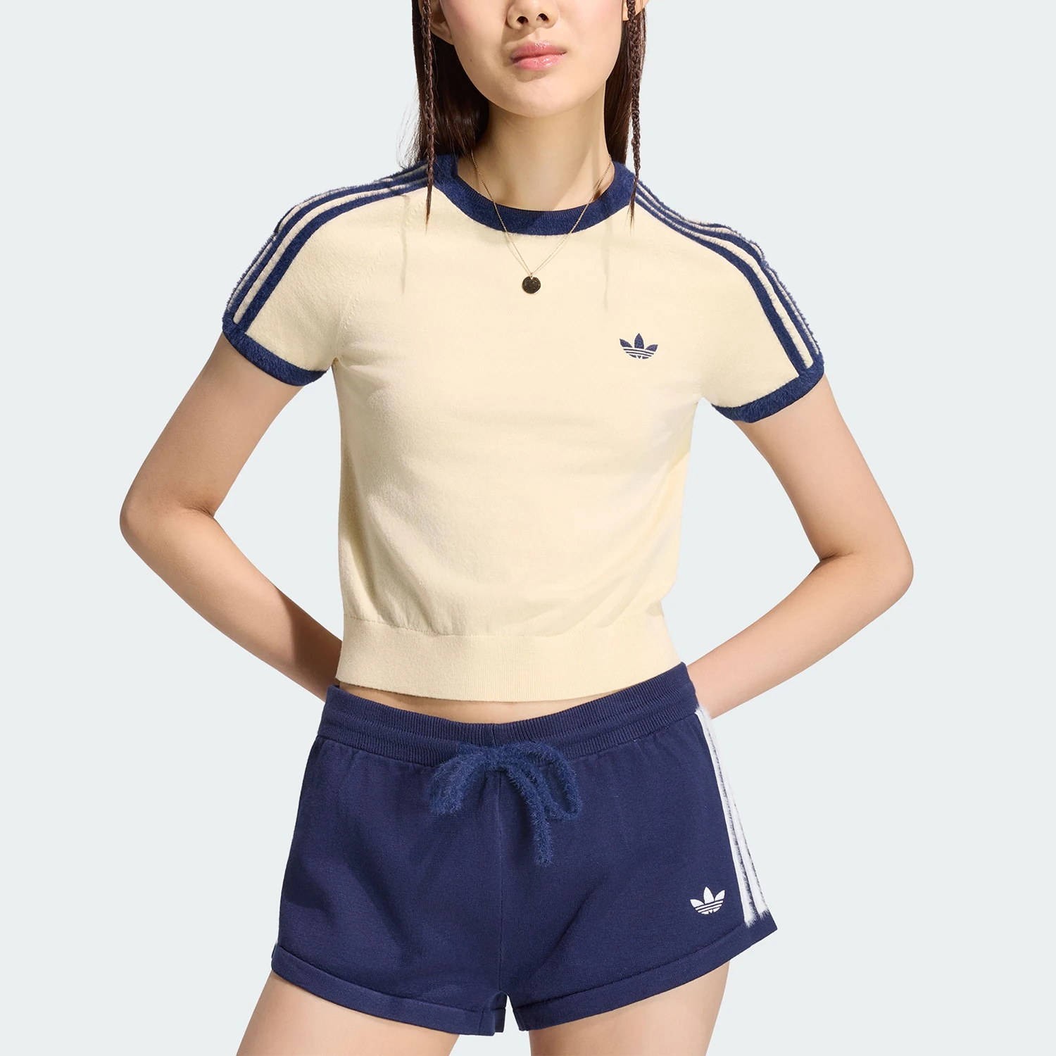 camiseta-adidas-original-con-cuello-redondo-y-tres-rayas-estampadas-para-mujer-ks7376