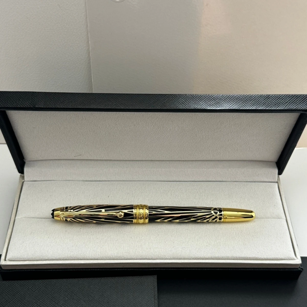 

Luxury Engraved Black Gold Fountain Pen New Premium Metal Smooth Writing Pen High-end Business Signature Pen for Gift Collection