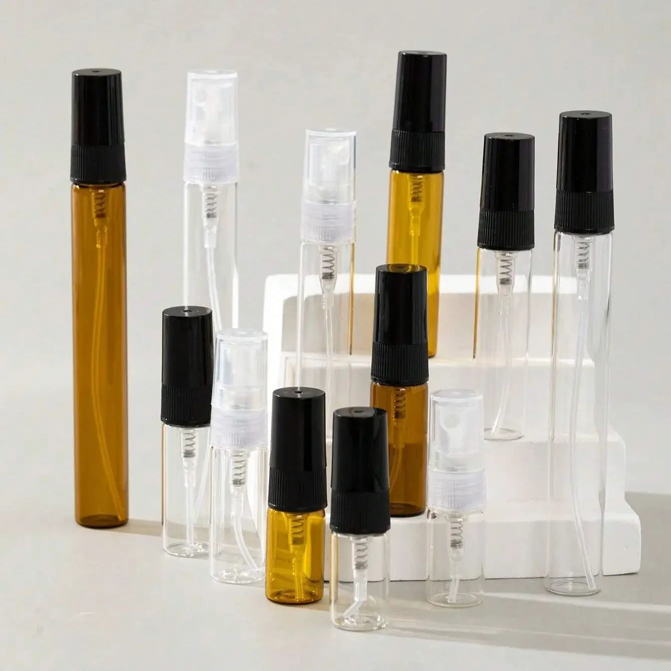 5pcs+4 accessories Portable perfume spray bottle with 5 spray bottles, 2 funnels, 2 dispensers, 3ml/5ml/10ml