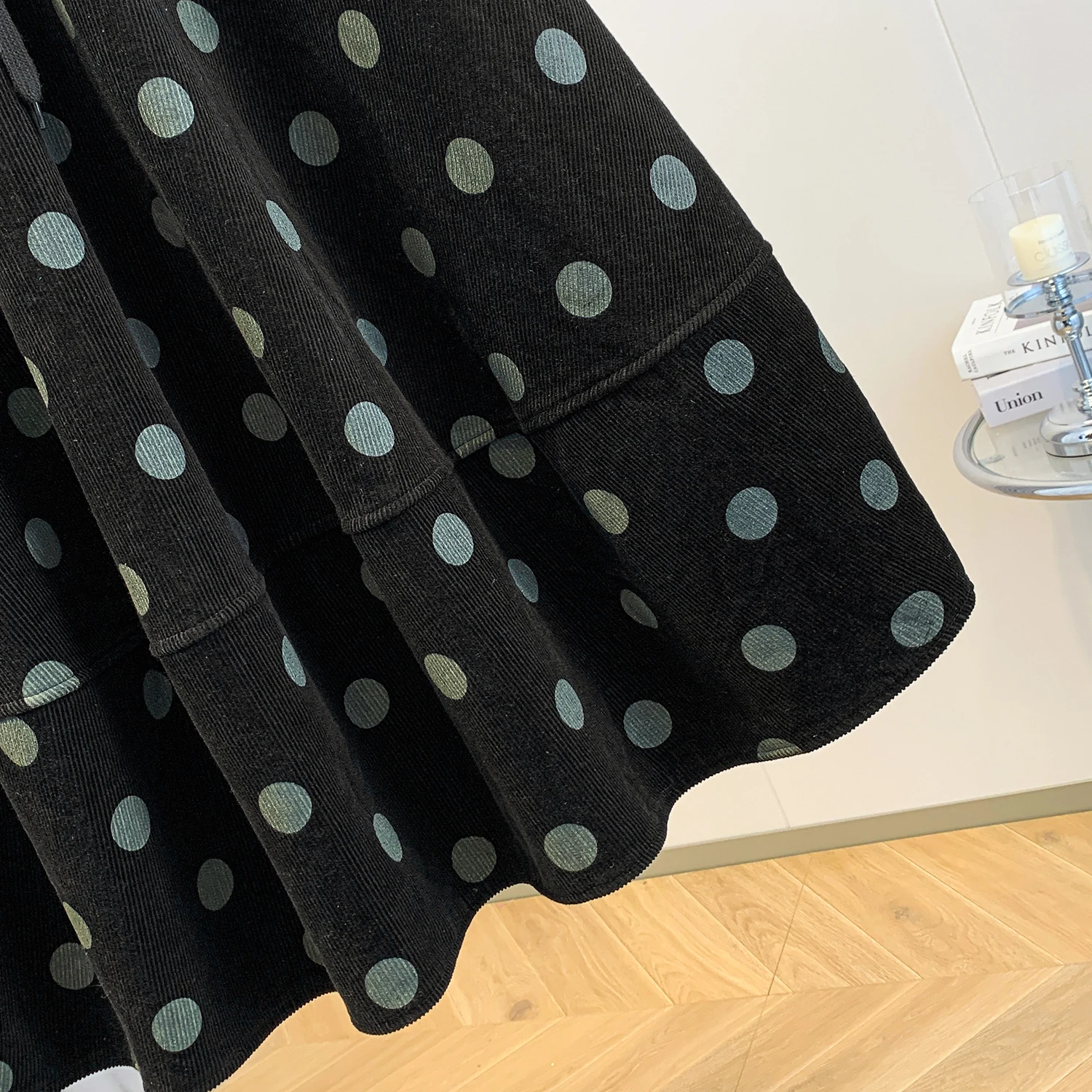 Saia Midi de Veludo Cotelê com Estampa de Poá para Mulheres Plus Size, Design A-Line que Emaece, Saia de Crimento Médio ...