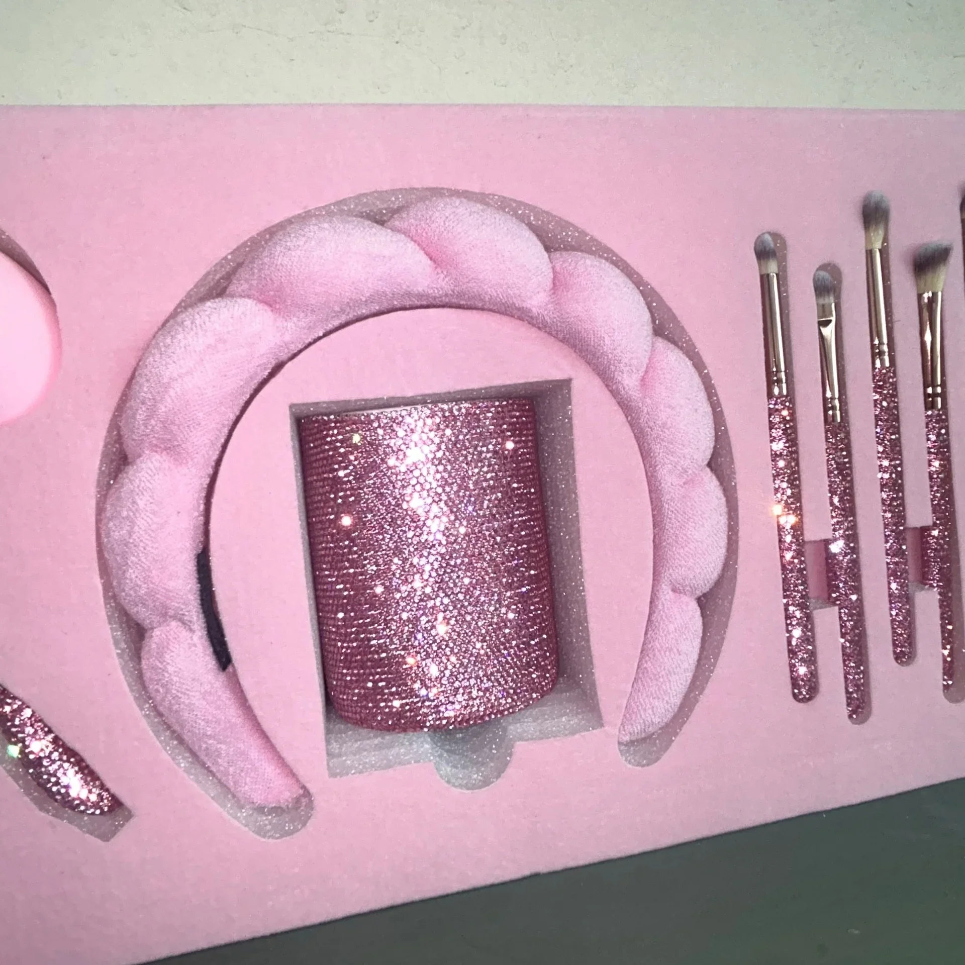 Custom Logo 23-Piece Diamond Bling Makeup Brushes Synthetic set  Pink Rhinestone Glam Brush Set  Face Concealer Eyeliner Blusher