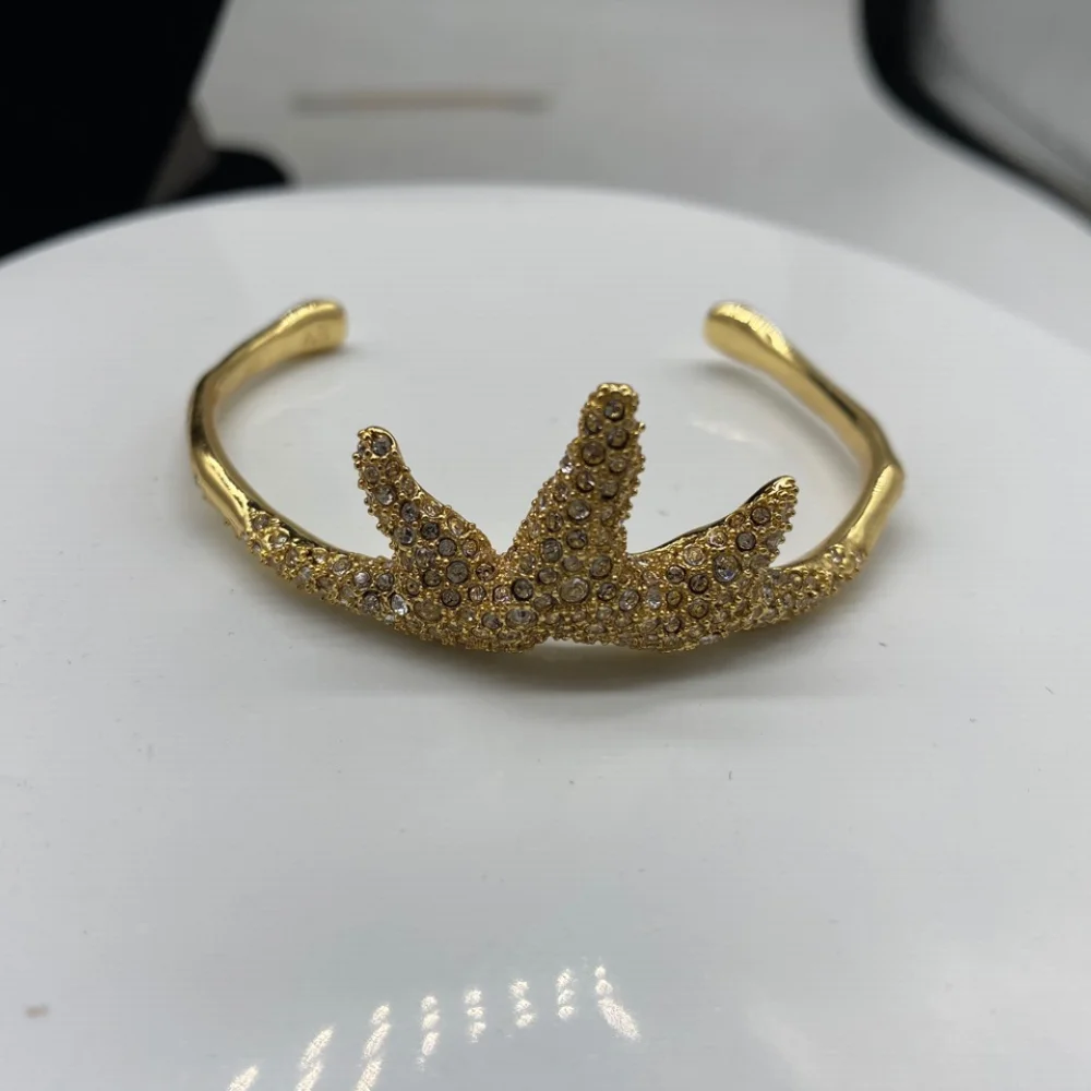 European and American Genius Designers Create Fashionable Metal Full Diamond Crown Bracelets