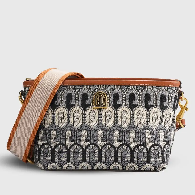 chic-high-end-large-capacity-diaper-bags-for-women-minimalist-classic-shoulder-bag-simple-leather-commuter-bag-solid-color