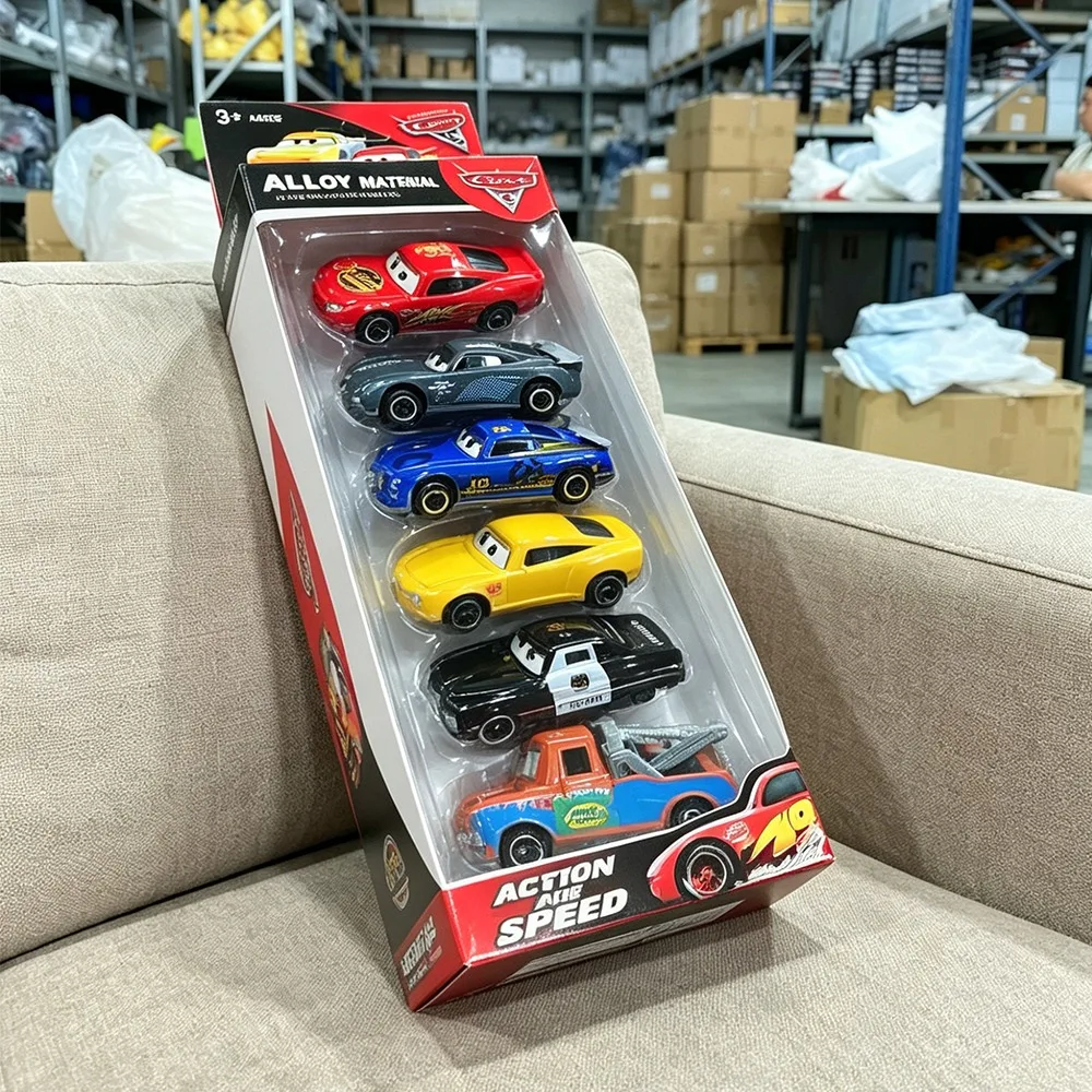 Neues Schiebe-Modellauto-Set aus Druckgusslegierung, Cartoon McQueen Mater Sheriff King Mini-Rennwagen Spielzeug, Überraschungs-Geburtstagsgeschenk für Kinder