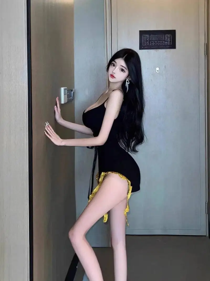 Modna Sukienka Mini na Ramiączkach Letnia Seksowna Krótka Nieregularna Sukienka z Falbanką w Stylu Spicy Girl z Niskim Dekoltem Elegancka M8JS