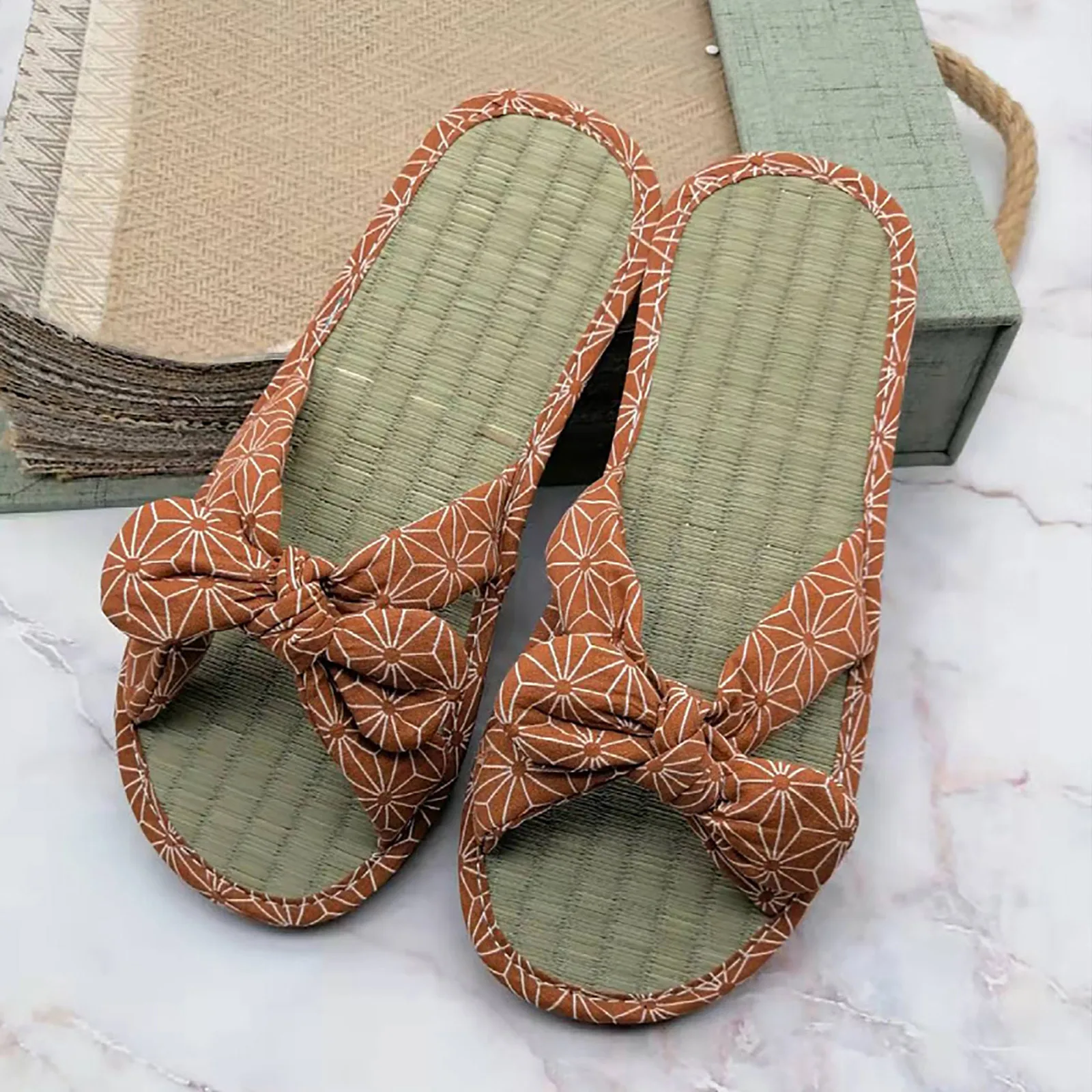 Ladies Straw Mat Slippers Bow Rattan Grass Home Slippers 2024 Summer Newest Fashion Open Toe Flat Comfortable Leisure Sandals