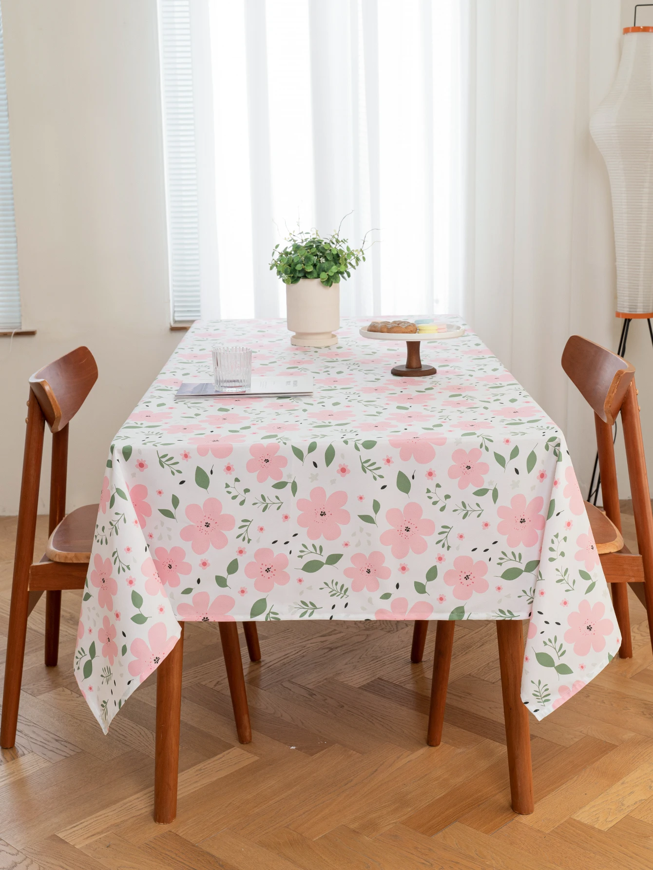 1 piece of floral tablecloth waterproof, suitable for restaurants, etc