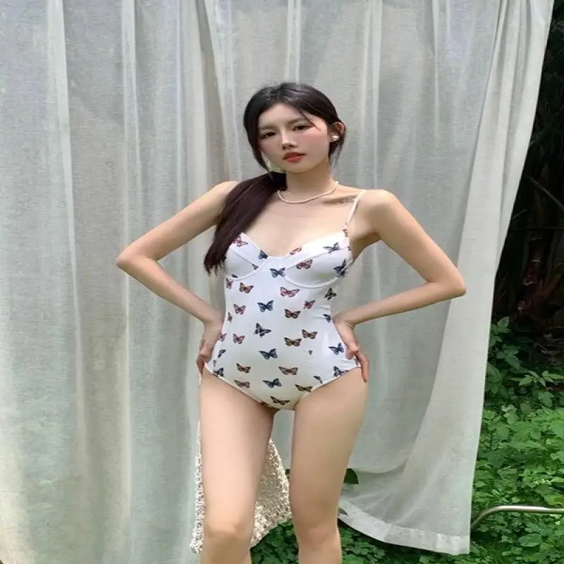 Bikini caliente estilo francés con traje de baño de lunares con almohadillas para el pecho traje de baño de estilo dulce para que las mujeres usen en Resort Hot Springs