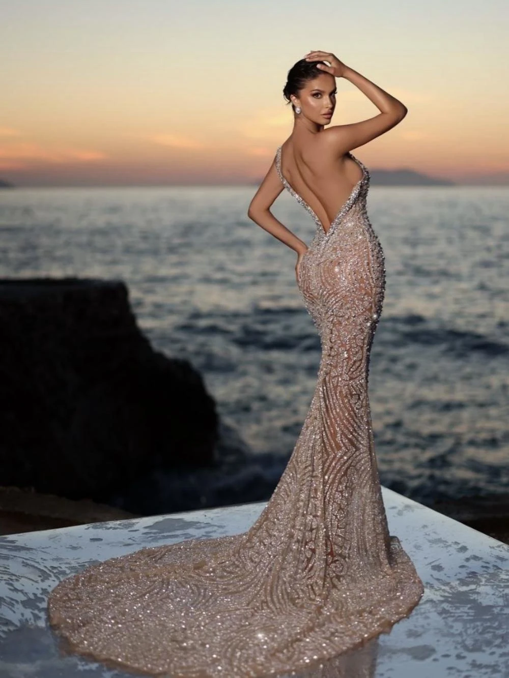 Luxury Open Back Strapless Prom Gown Shiny Sequins Beads Cocktail Dresses Sexy Illusion Evening Dress Customized Robe De Mariée