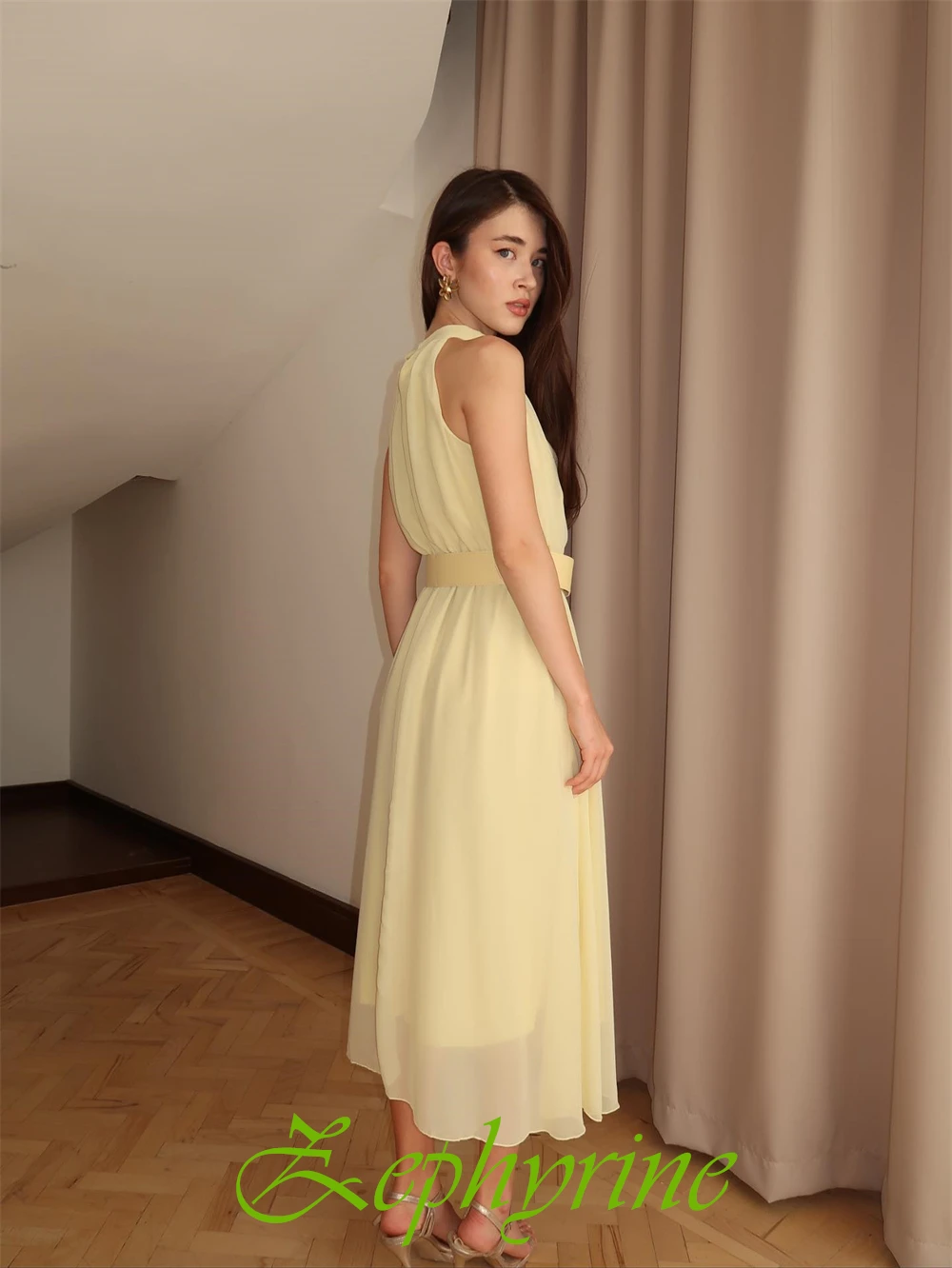 Gaun Malam Halter Sifon Mewah Kustom Gaun Prom Ikat Pinggang Elegan Gaun Acara Khusus Tanpa Lengan Kualitas Tinggi