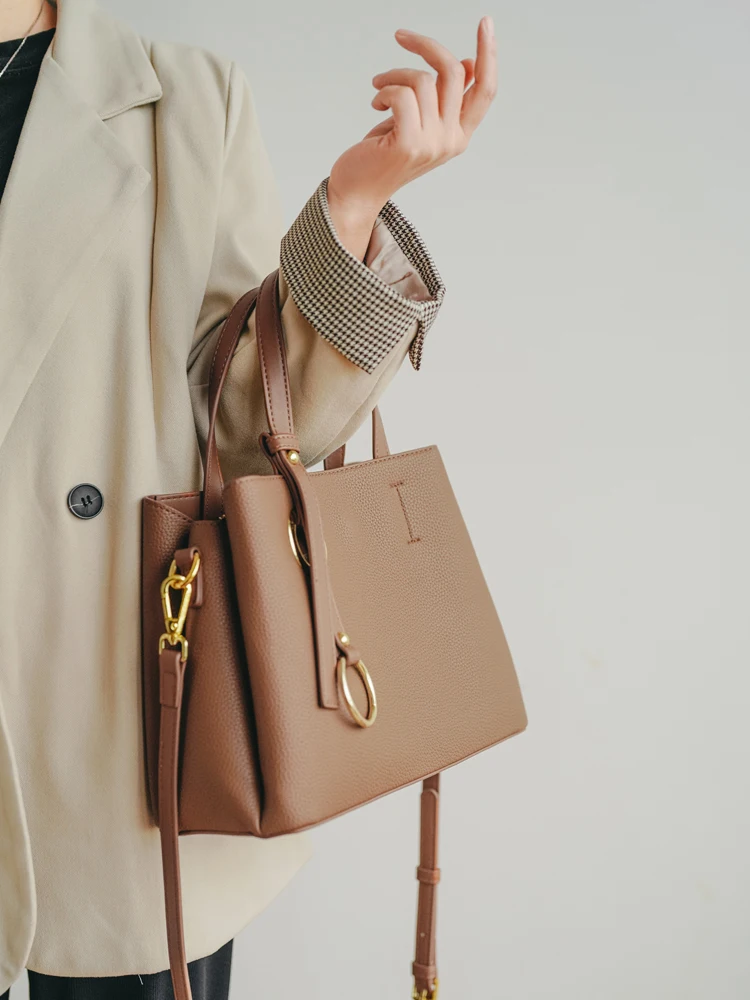 

Elegant Commuter Women's Handbag 2026 New Simple Large Capacity Single Shoulder Slant Cross Bag Fashionable Versatile Tote