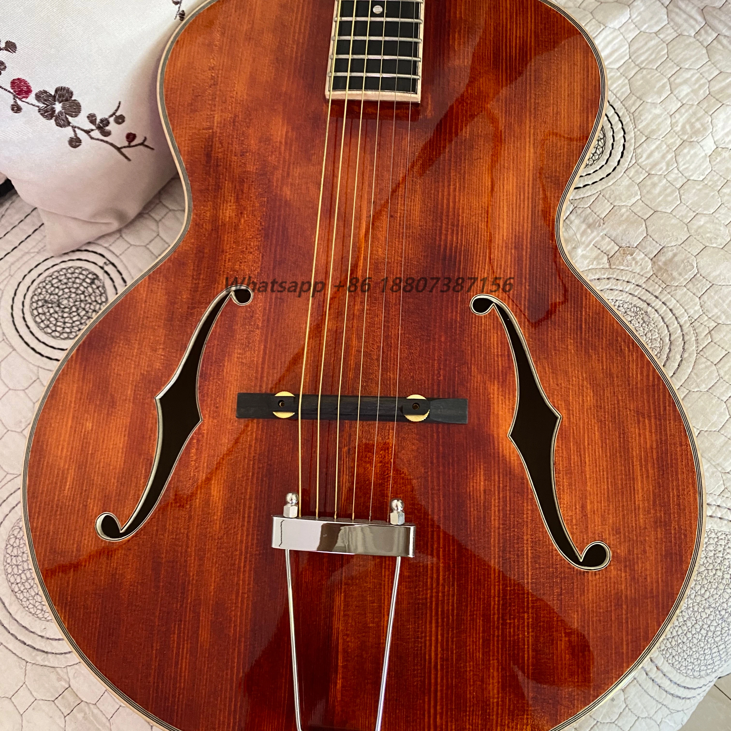 

Yunzhi Handcrafted Jazz Guitar Carved Solid Maple Hollow Body Ebony Customizable Acoustic Electric Archtop Instrument