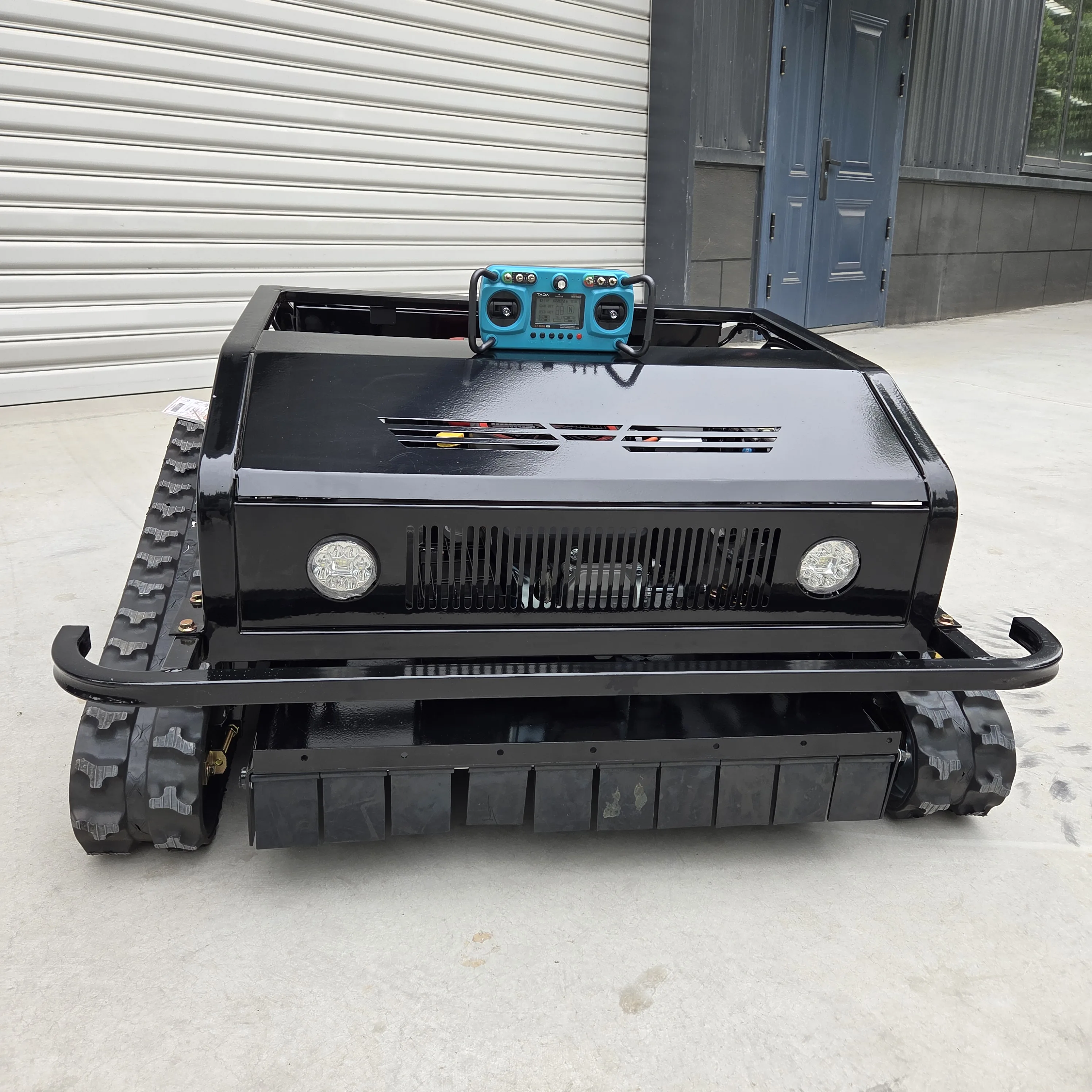 

Прохладная газонокосилка, сделанная в Китае, со светодиодными фарами Loncin 452 и 608, может быть изготовлена по индивидуальному заказу, газонокосилка с дистанционным управлением и двигателем.