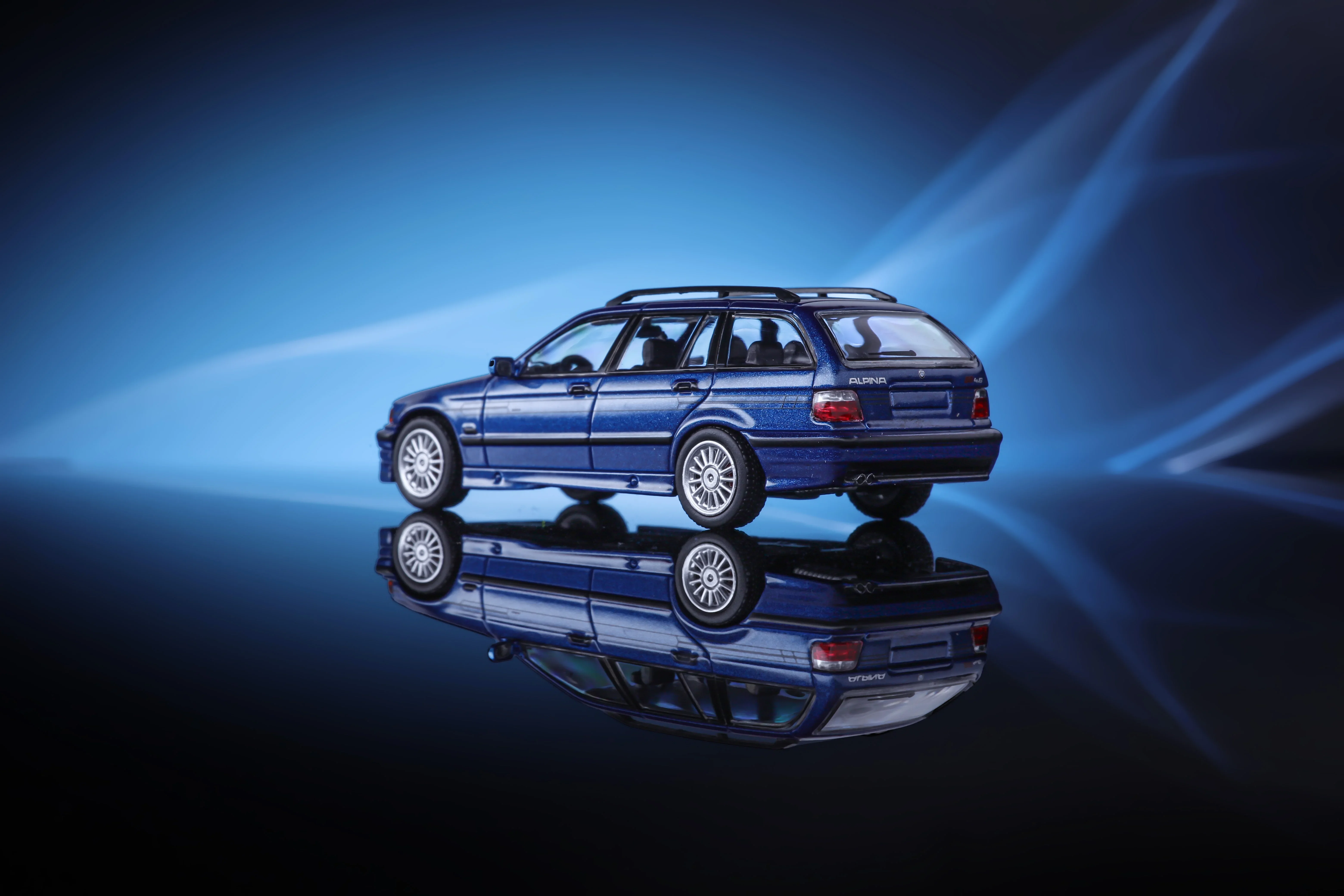 Mortal 1:64 3 Series E36 Alpina B8 4.6 Touring Diecast Model Car