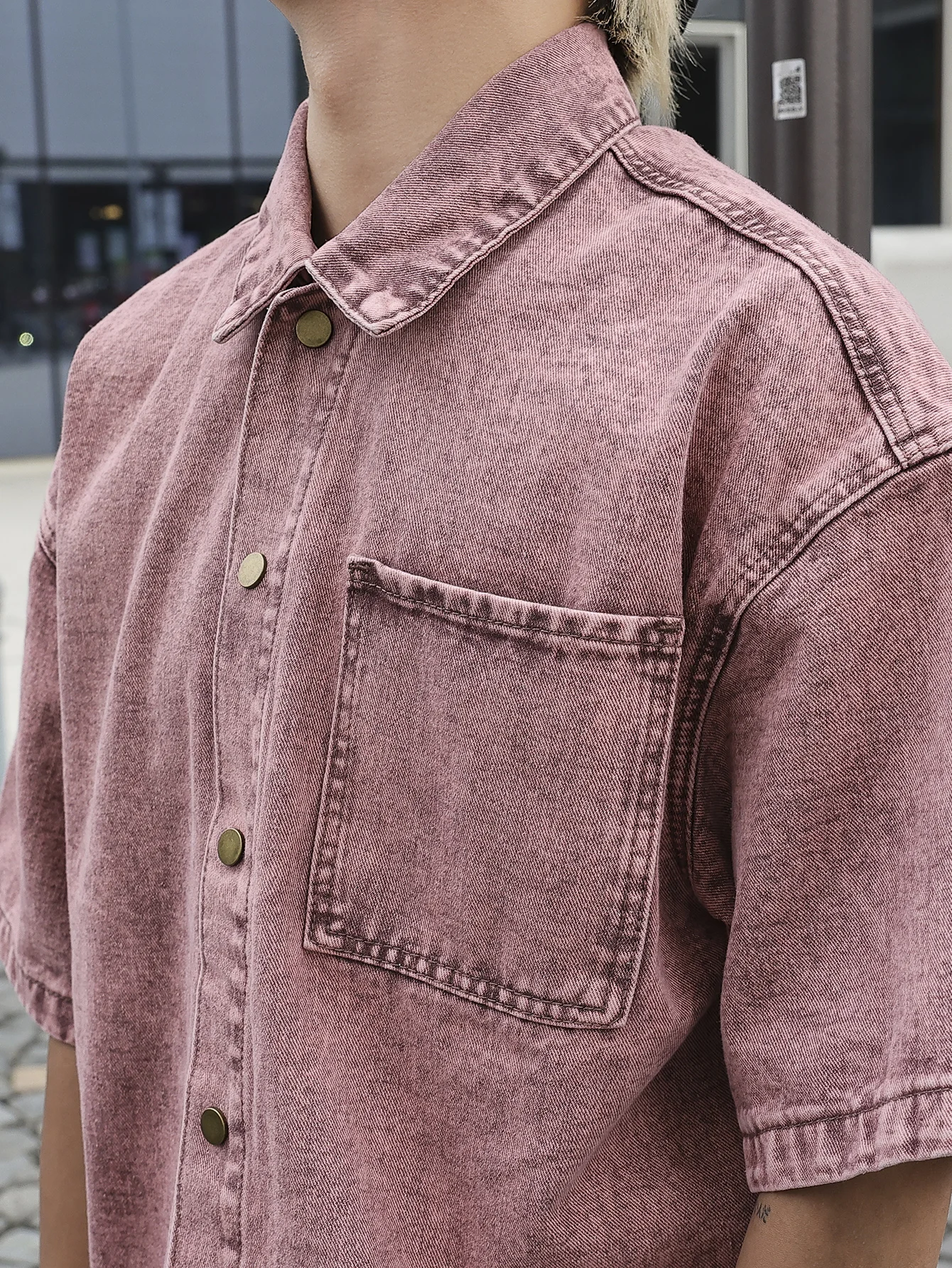 en's Vintage Washed Pink Denim Short Sleeve Shirt Cropped Loose Streetwear Button Down Lapel Denim Shirt With Chest Pocket