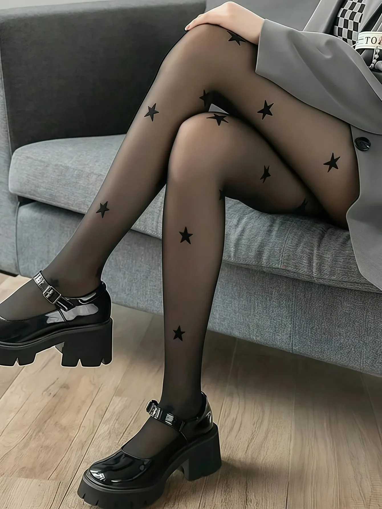 

Starry Sky Five pointed Star Printed Black Silk Pantyhose Pure desire to penetrate the skin, appear slim and beautiful legs