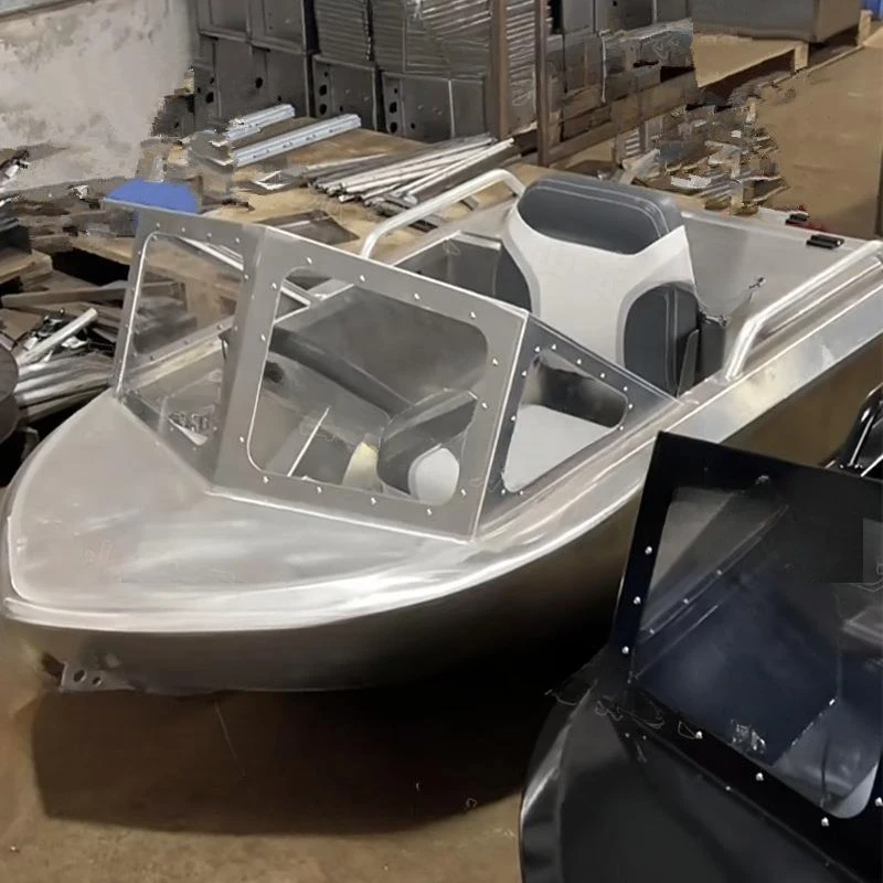 The scenic spot operates a water electric kadin boat, a power surf speedboat, and an aluminum high-speed mini entertainment boat