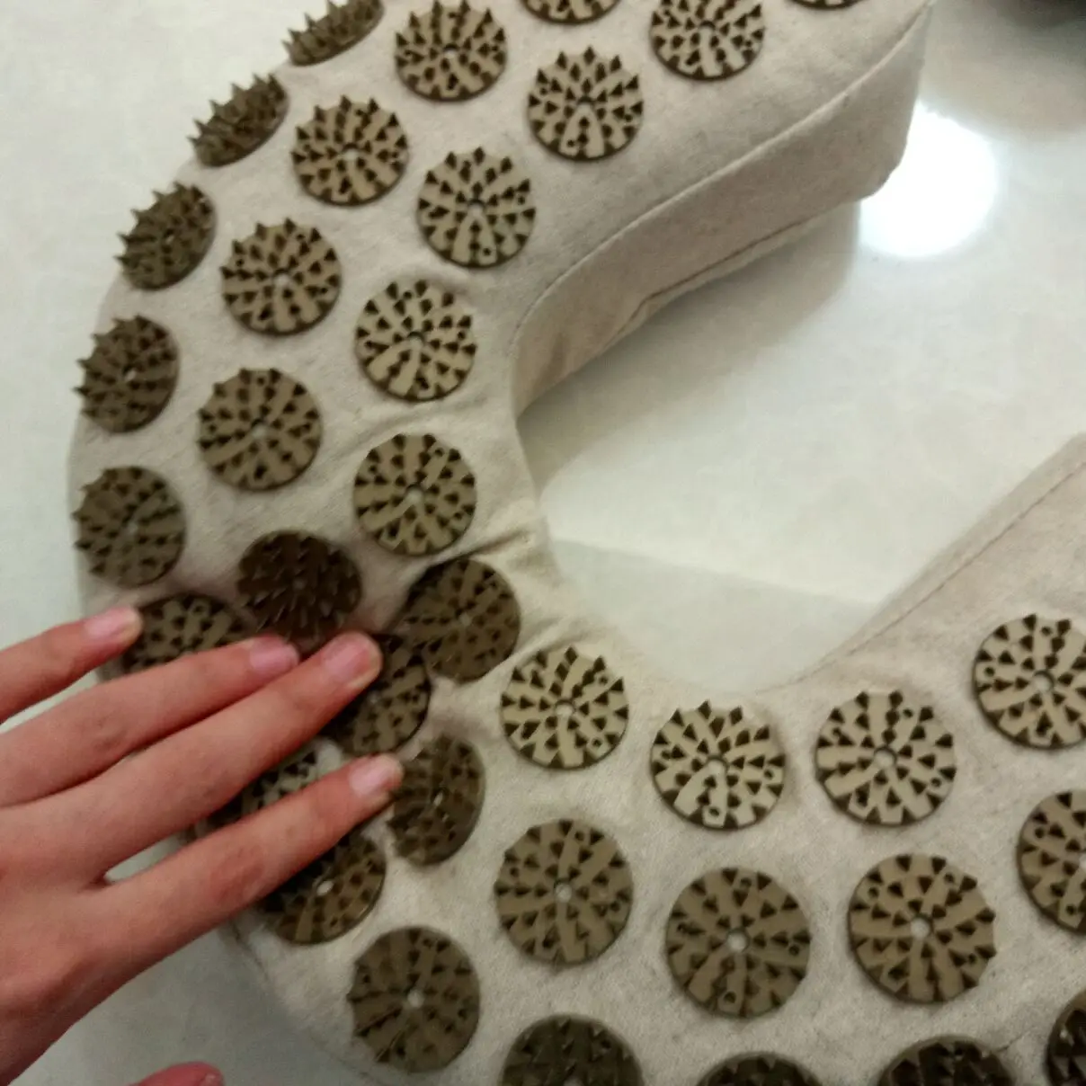 وسادة الكى الوخز بالإبر على شكل حرف U وسادة تدليك رأس الكتان العضوي وسادة اليوغا العلاج بالابر تخفيف الضغط وسادة الرقبة الاسترخاء #4