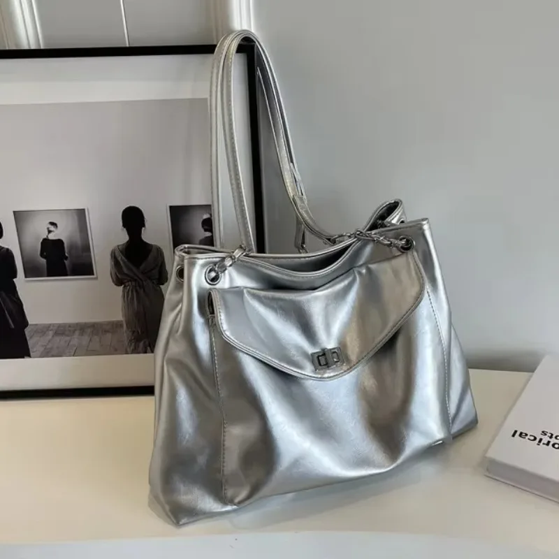 2023 Nuova borsa a tracolla semplice ad alta capacità per la borsa tote da pendolare per il tempo libero Mori da donna, piccola borsa sotto le ascelle alla moda