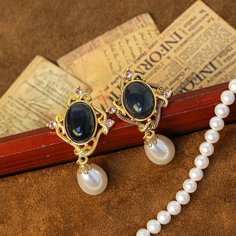 

2023 New Retro Black Gem Irregular Oval Gold-plated Pearl Pendant Earrings Niche Simple Fashion Elegant Jewelry