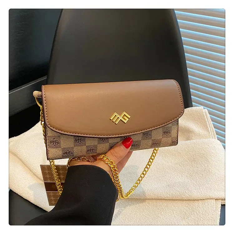 

New 850 Small Square Bag Magnetic Buckle Messenger Bag Large Capacity Multi-card Detachable Small Bag Fashionable and Versatile