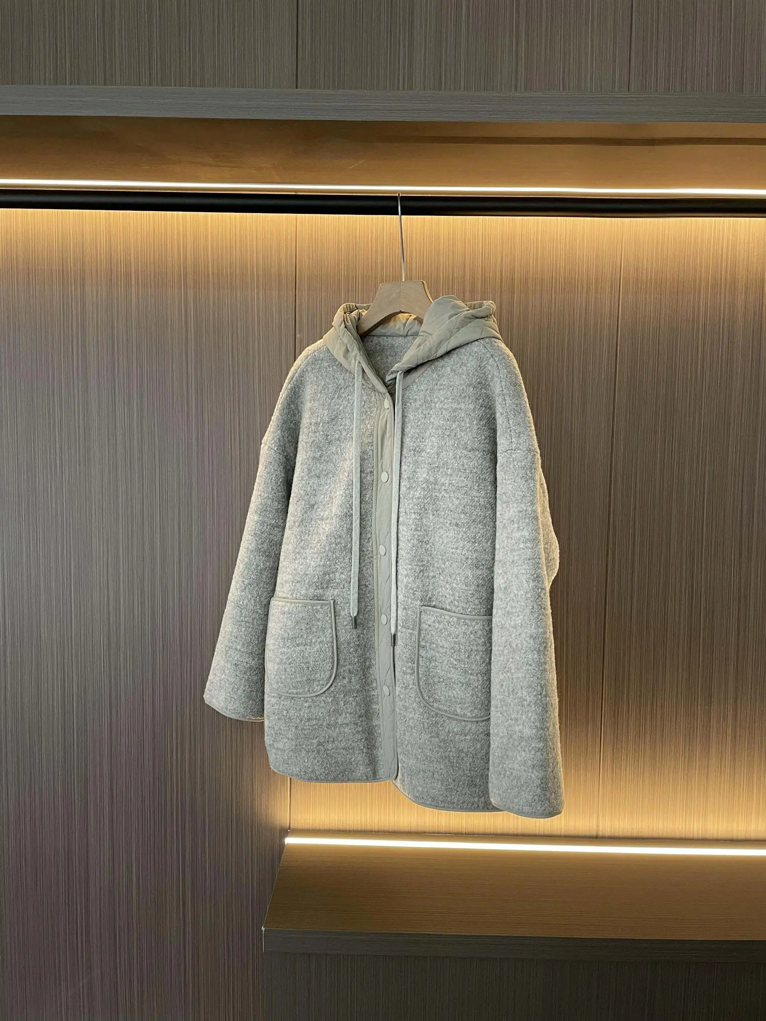 الخريف والشتاء جديد جودة عالية أزياء عارضة مقنعين صوف الضأن سترة قطن للنساء