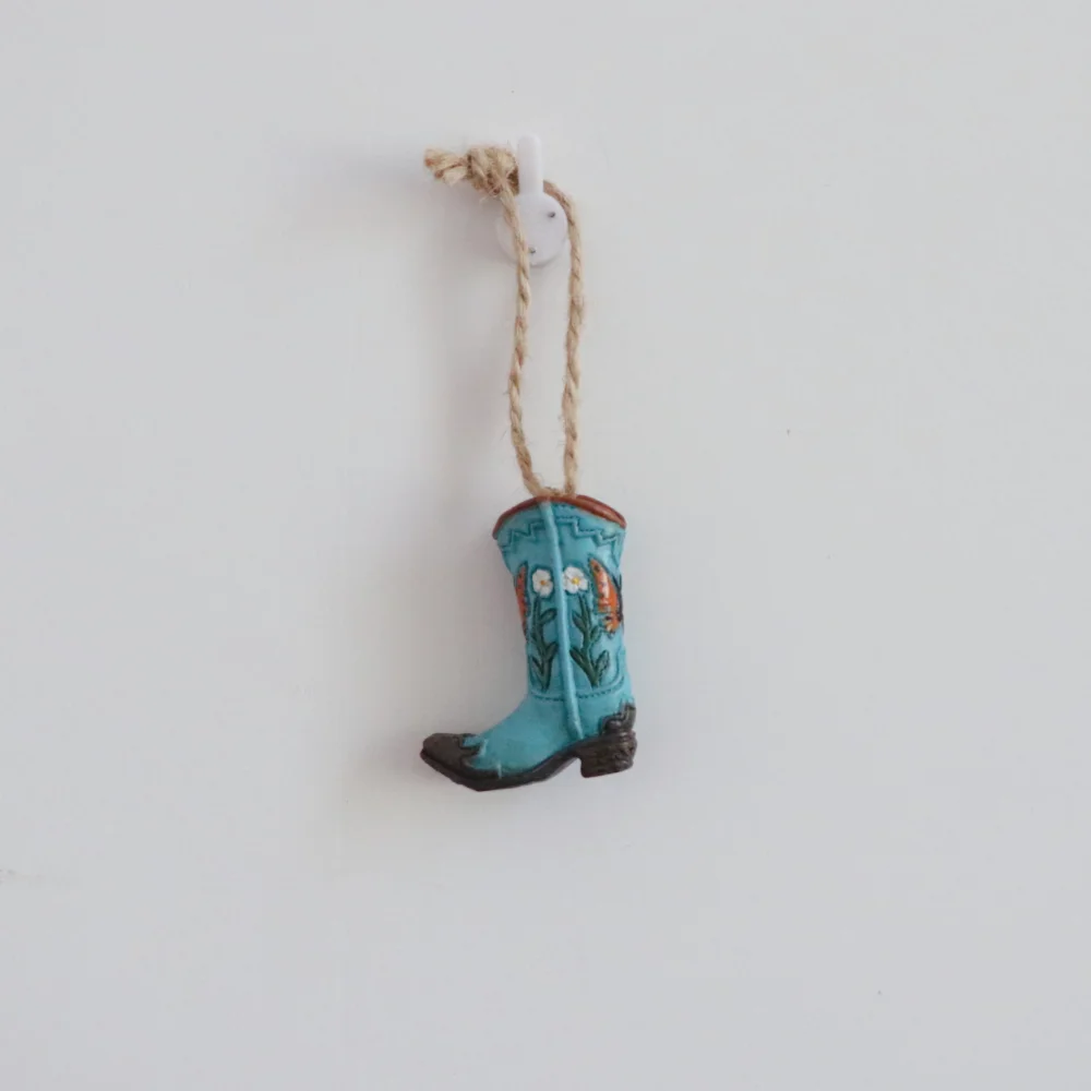 Amerikanischer Cowboy-Stiefel-Anhänger Weihnachtsbaumdekoration Kunstharz-Handwerk Innen- und Außenbereich Cowboy-Hängeornament Zubehör – Detail 6