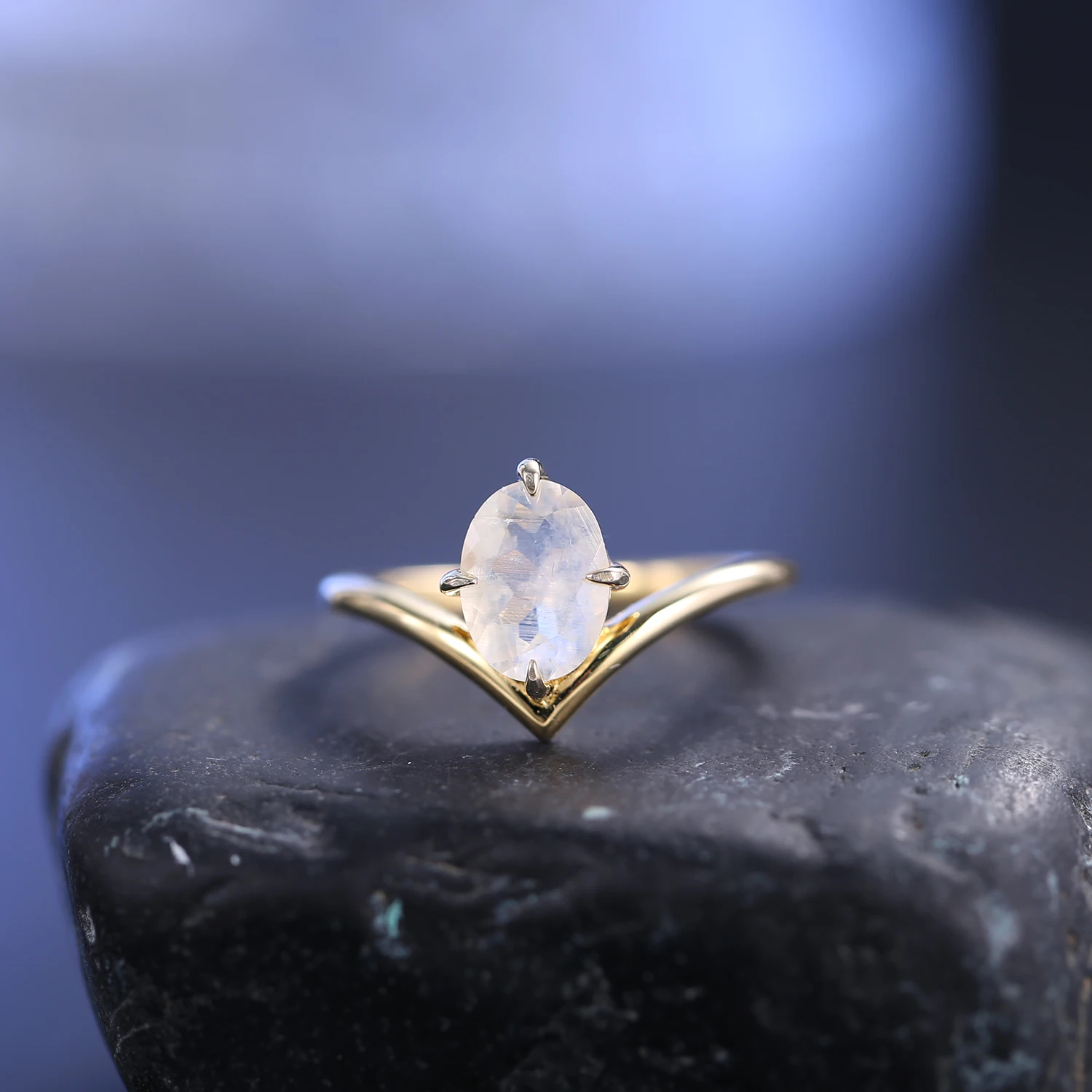 GEM'S BALLET Gold Curved Ring Natural Milky Blue Moonstone Wedding Engagement Rings in 925 Sterling Silver Healing Gift