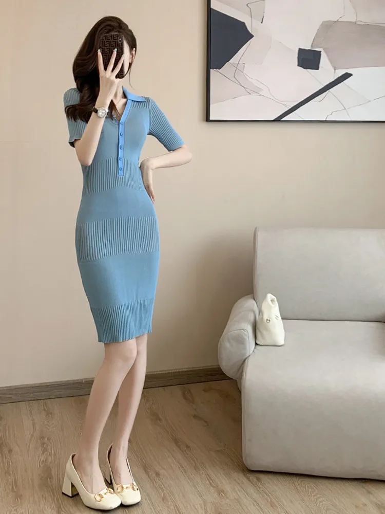 CHUJIE الأزرق الخامس الرقبة فستان حريري الجليد التخسيس التفاف فستان بسط Bodycon الصيف فستان كاجوال SS25 مع جيوب