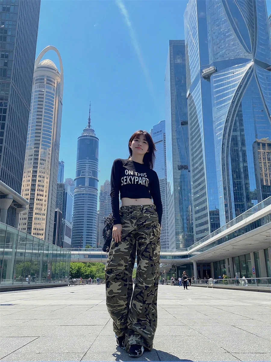 กางเกงยีนส์ผู้หญิงทรงตรง มีกระเป๋า ซิปหน้า สไตล์ลำลอง สีน้ำเงินฟอก เอวกลาง ทรงคลาสสิก ใส่สบาย เรียบง่าย