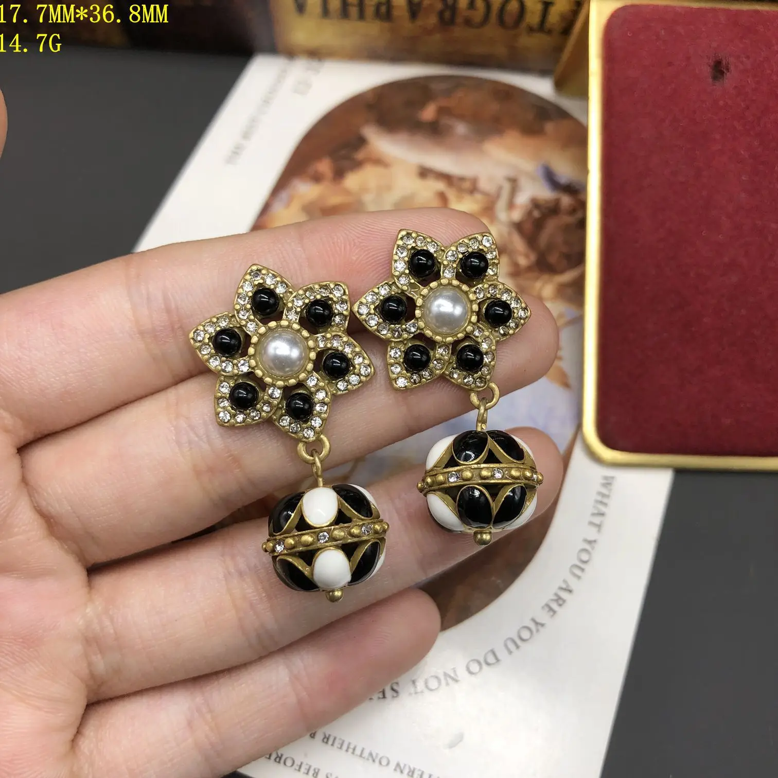 

Медный материал, модное изысканное ожерелье, черно-белые серьги-гвоздики с глазурью, ожерелье, ювелирные изделия