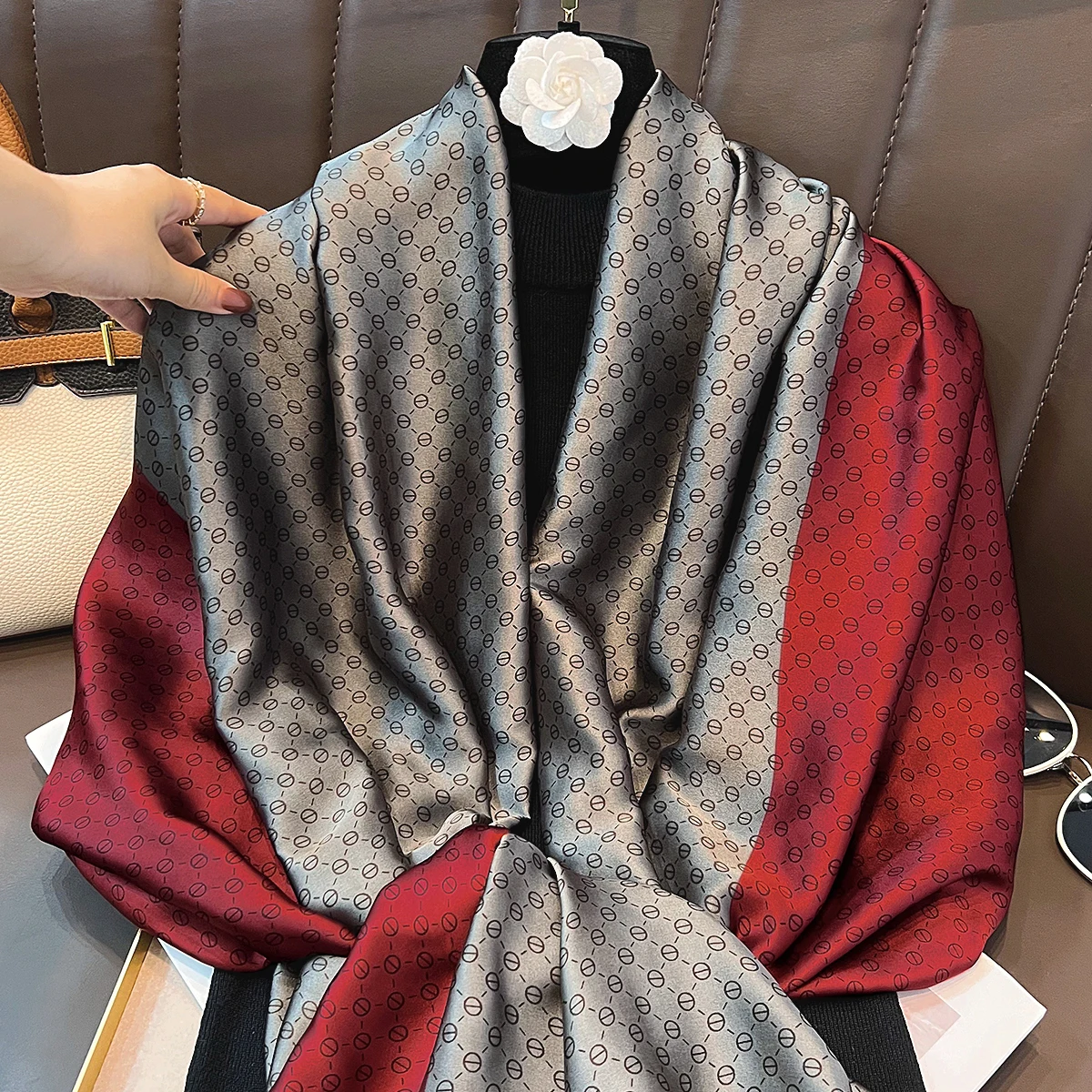 

New Japanese and Korean Color Matching Long Scarf Office Air-conditioned Room Shawl Outside To Work Outside Commuting