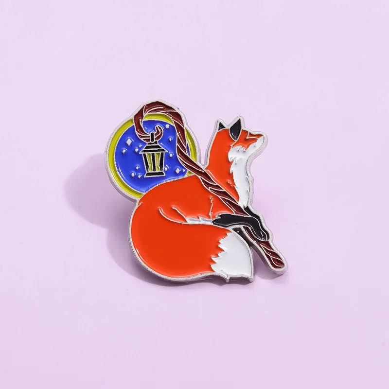 Pin de esmalte de zorro Animal, broche rojo, insignia de Metal de dibujos animados, regalo para amigos, mochila de solapa mágica, joyería para hombres y mujeres, envío directo, venta al por mayor