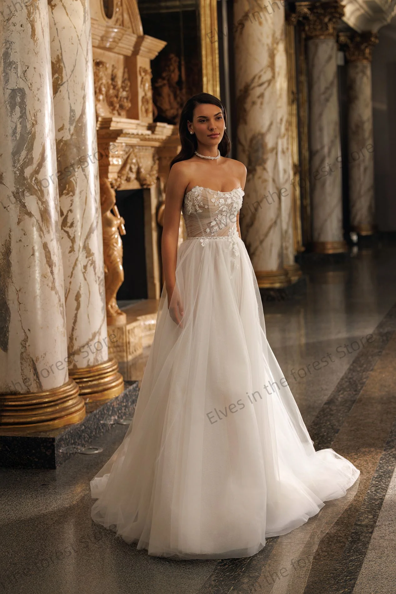 Romantic A Line Wedding Dresses Off Shoulder Lace Appliques Bridal Gowns Charming Long Train Customized Vestidos De Mariee