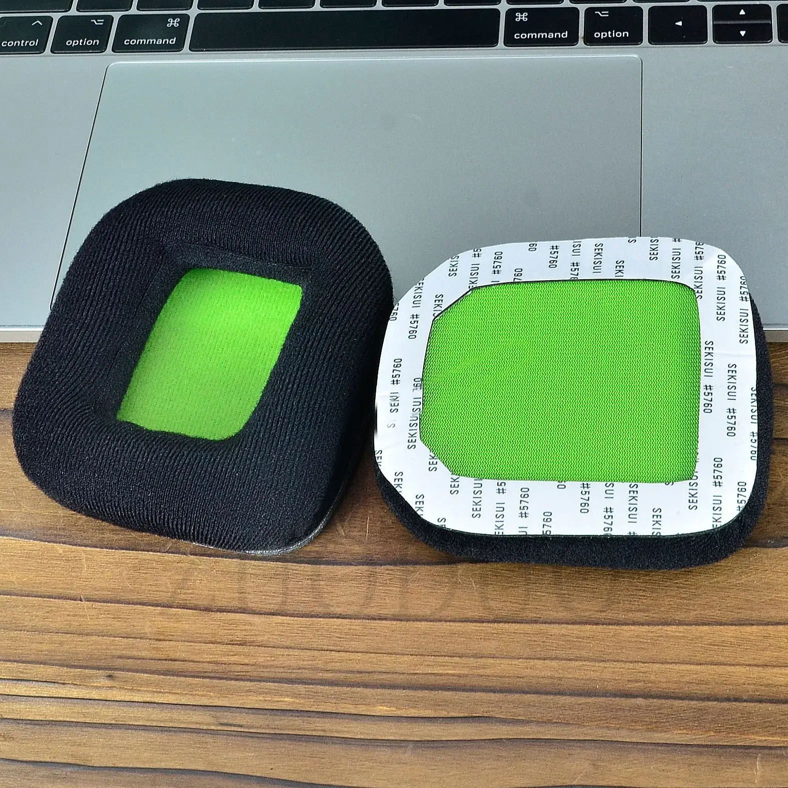Cuscinetti auricolari in spugna di memoria di velluto per cuffie Logitech Astro A20 Cuffie Paraorecchie Cuscini auricolari in memory foam di alta qualità