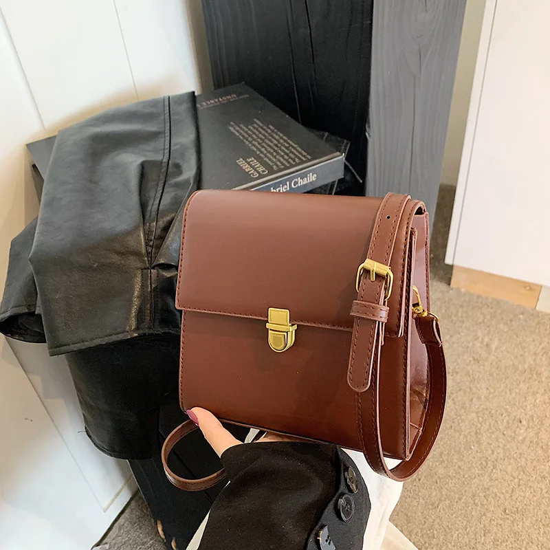 

Модная женская сумка, новая модная маленькая черная сумка 2025, универсальные и компактные однотонные сумки через плечо для путешествий