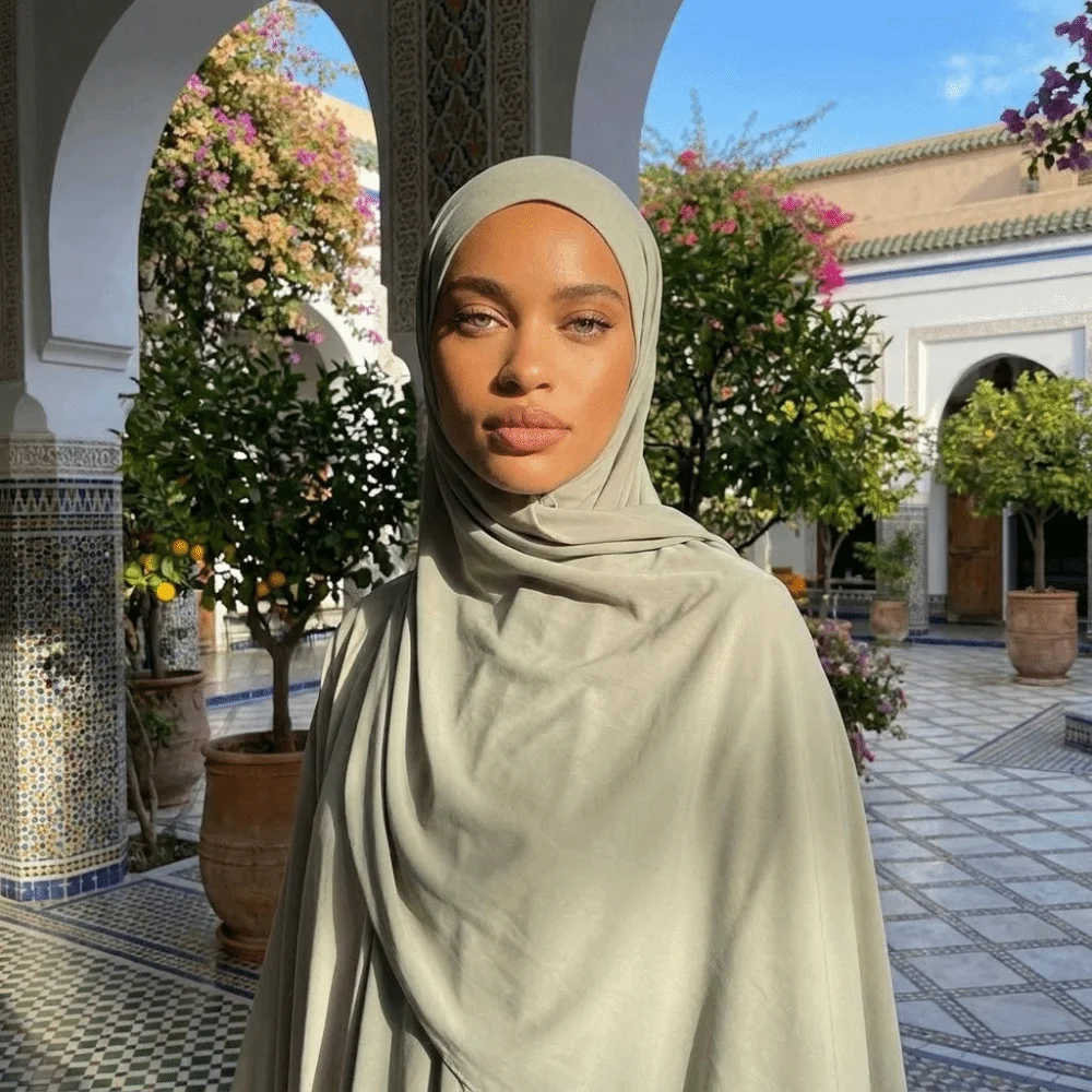 

Stretchable Soft Long Liquid Jersey Hijab Lightweight Easy Wear Premium Hijab Scarf Breathable Versatile Head Wrap Scarves