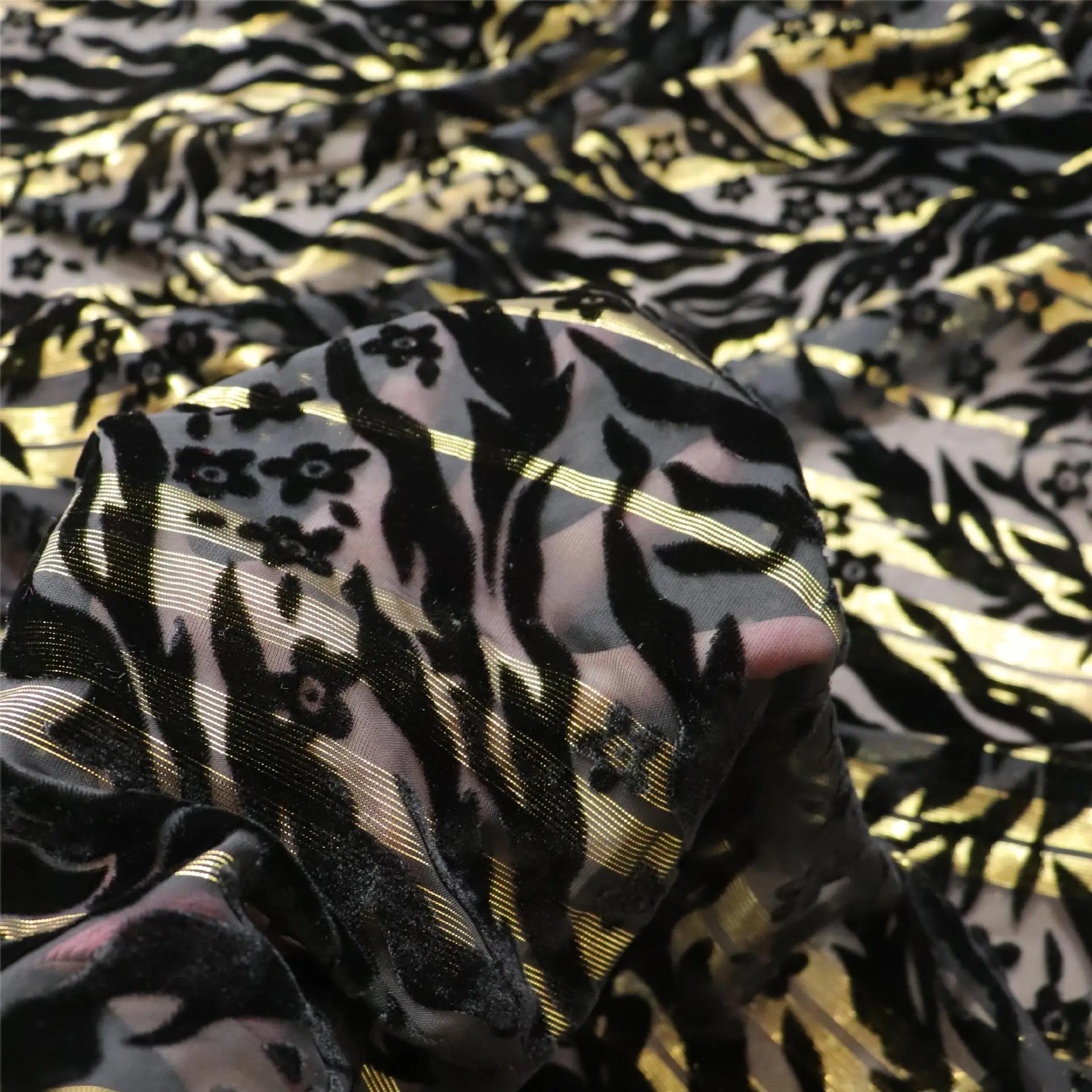 

Silk Thread Silk Burnt out Velvet Fabric Cheongsam Dress Cloth Skirt Bed Cover