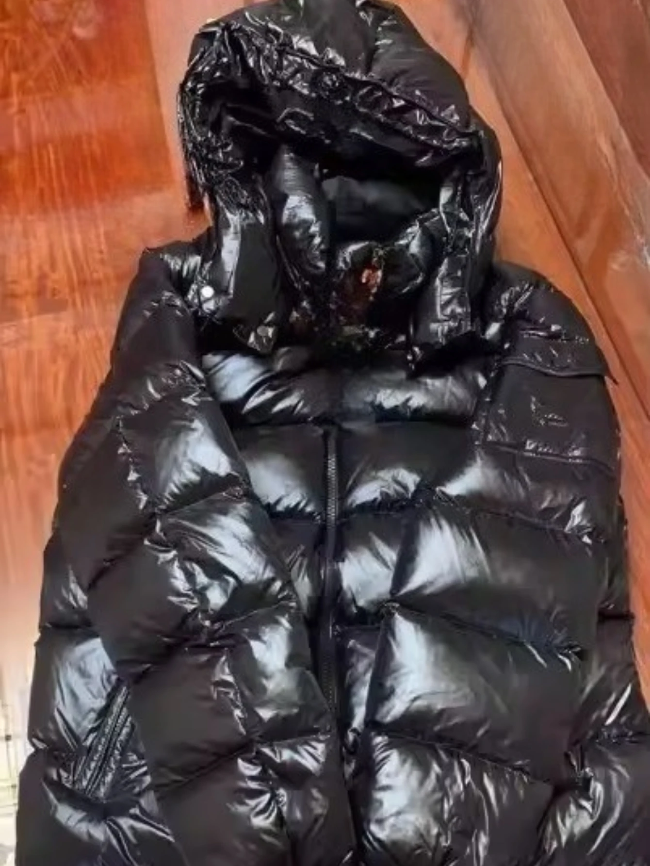 

2025 модные свободные утолщенные зимние пальто для мужчин и женщин, блестящий пуховик в корейском стиле, не требующий стирки, короткий стиль, мода для пар