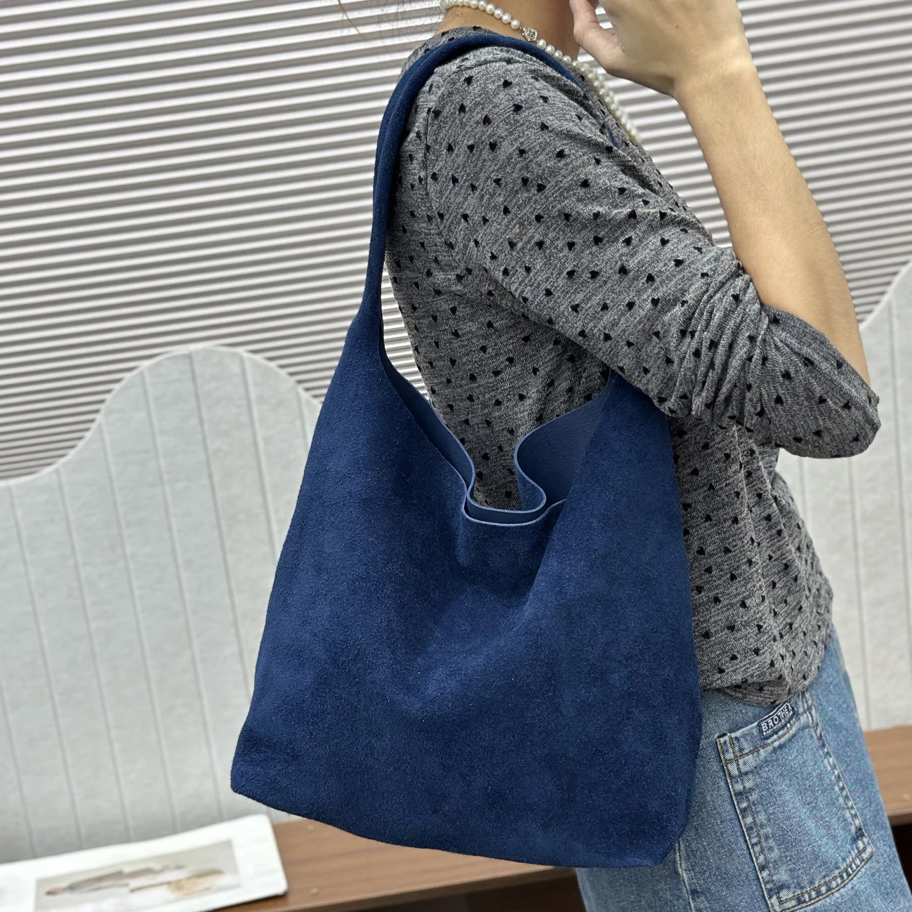

Matte cowhide tote bag autumn winter new in large capacity mother-in-law bag suede vintage women‘s bag portable shoulder bag