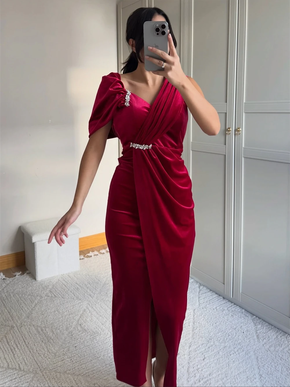 فستان سهرة من المخمل باللون العنابي من Xikuo رداء حفلات مكشكش كريستالي غير متماثل ماكسي حورية البحر فيستدوس دي فييستا أنيق مخصص