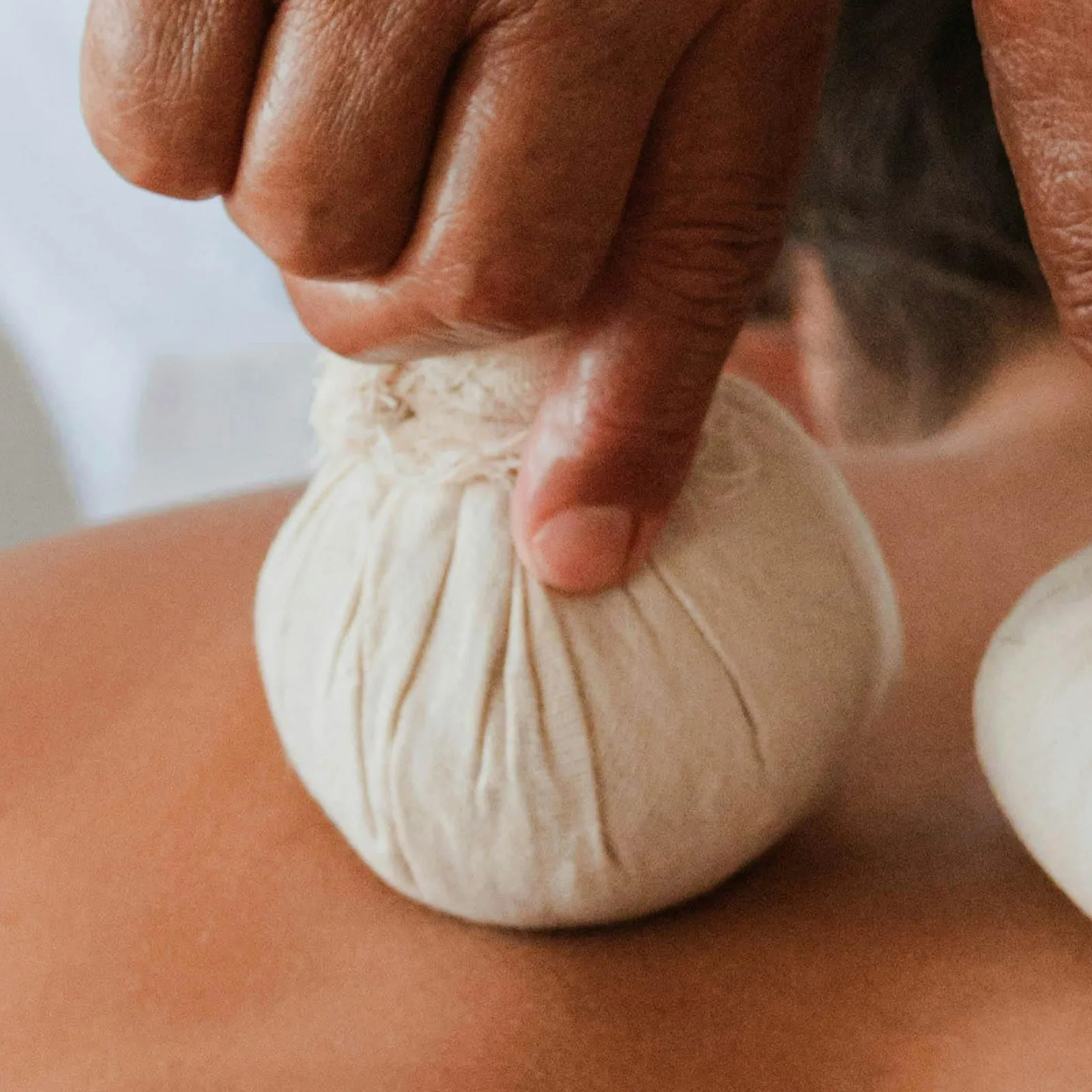 

Herbal Grass Massage Ball Warm Foot Spa Relaxation Thai Massage Ball Portable Home Use Compress Herbal Spa Aroma