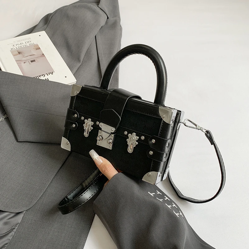 

Elegant Leather Clutch Bag For Women With Vintage Flair Casual Style And Trendy High-End Designer Inspiration